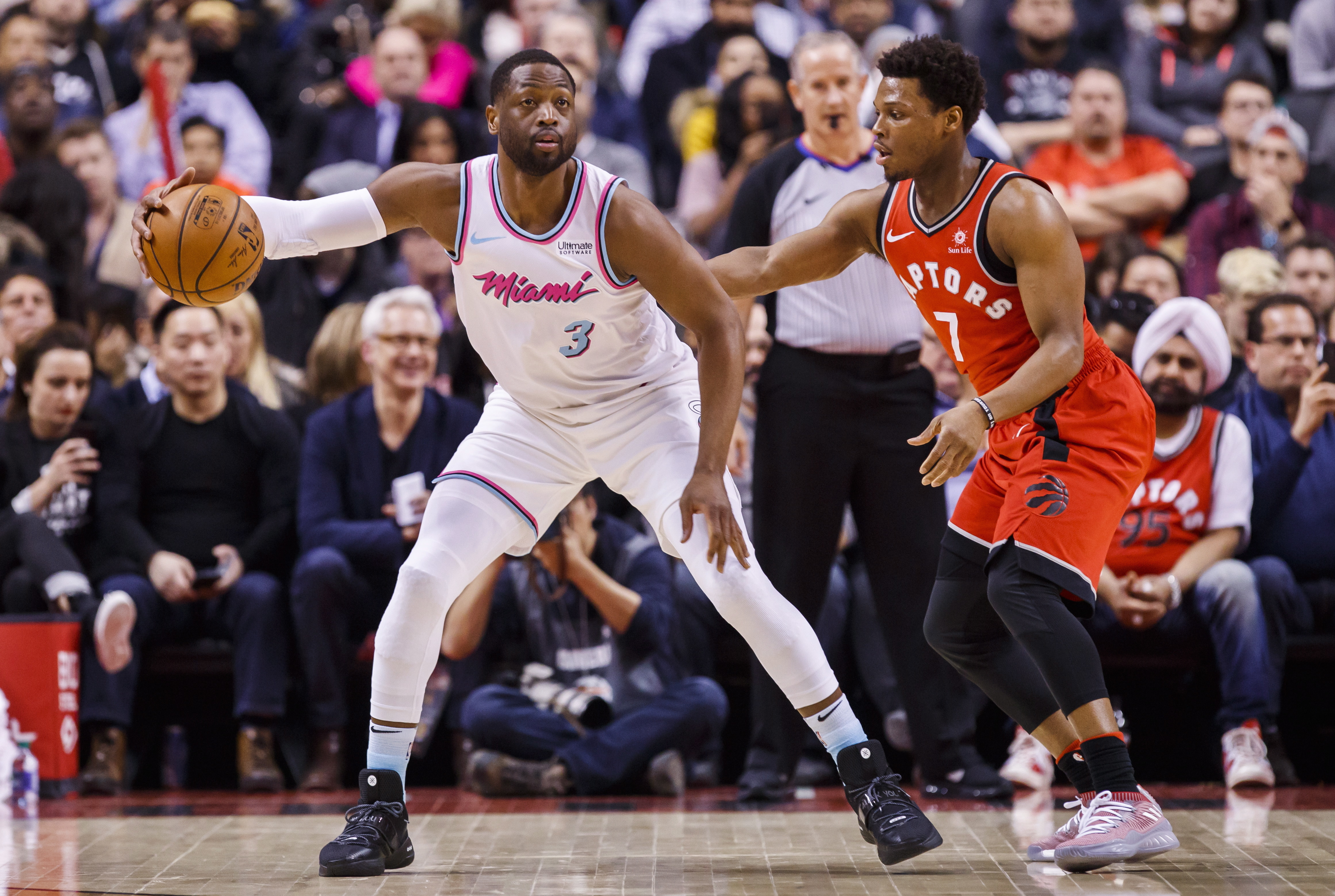 DeRozan scores 27, Raptors hold off Heat 115-112