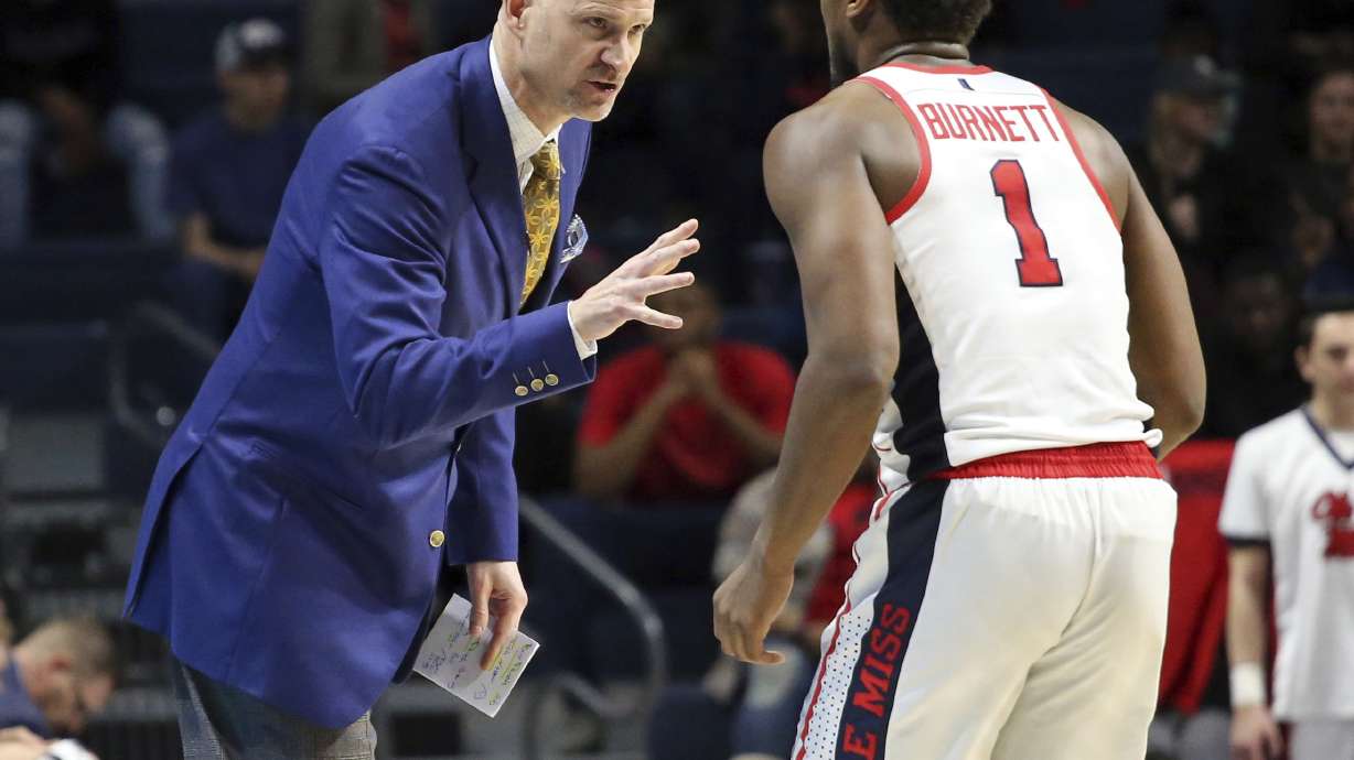 Gafford, Hall lead Arkansas past Ole Miss, 75-64