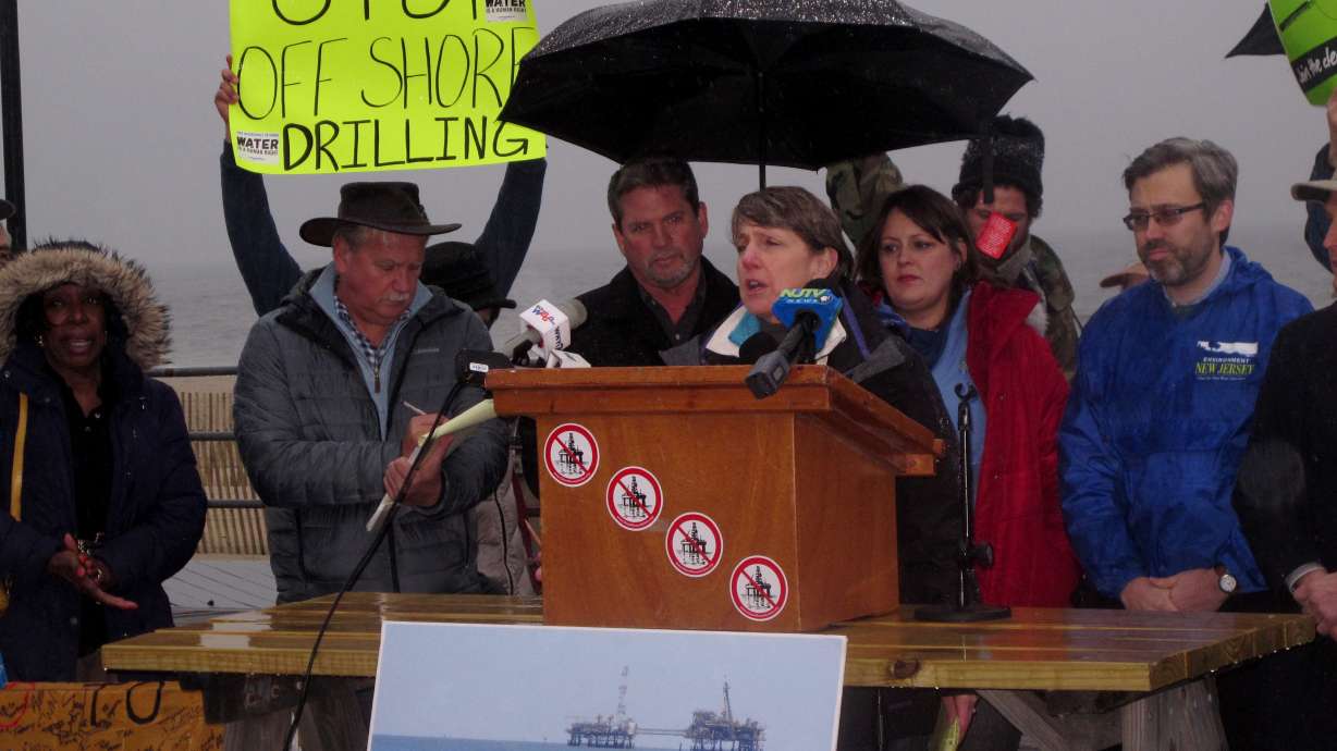 Offshore drilling foes, denied microphone, hold rallies