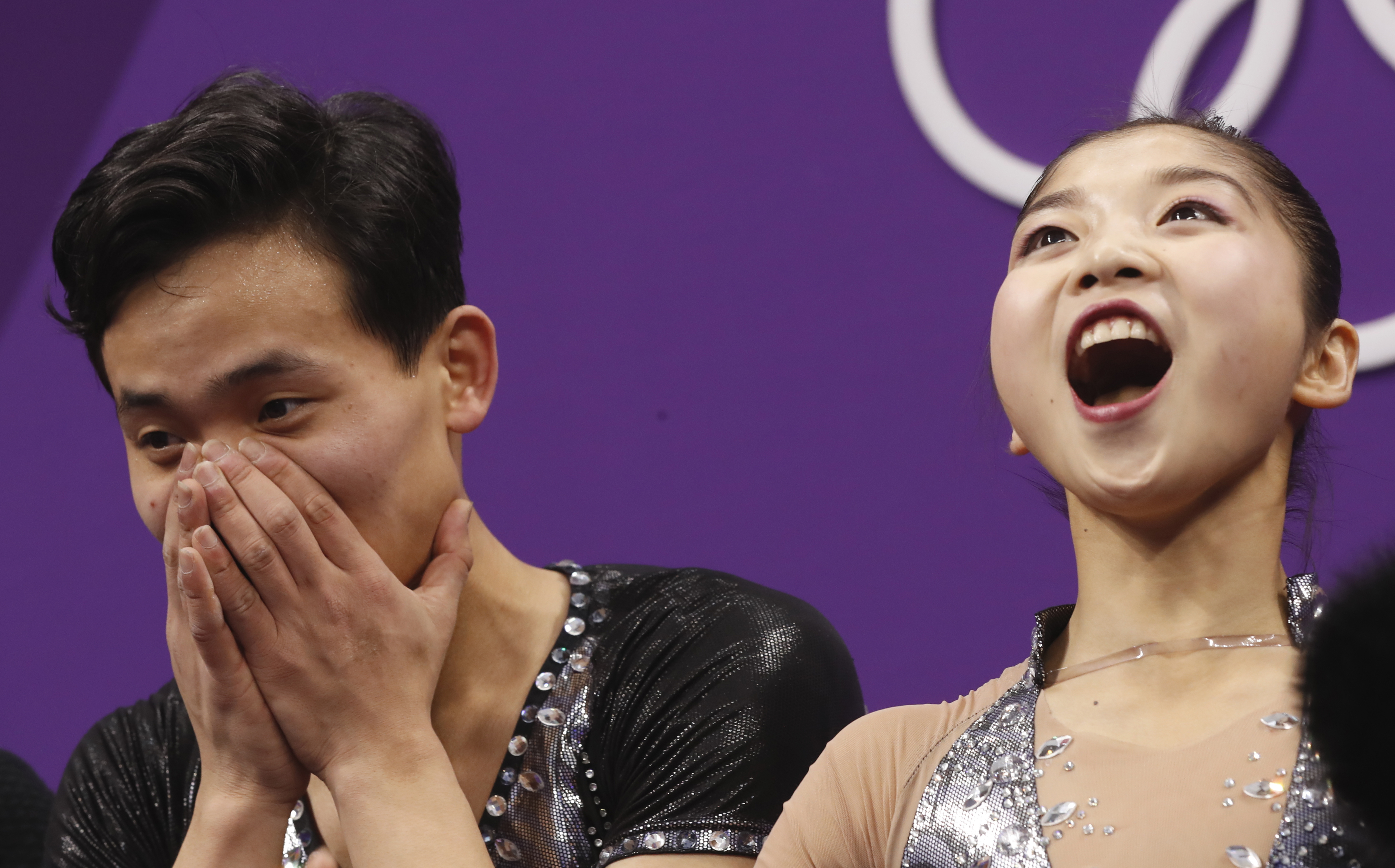Chinese take slim lead on Russians after pairs short program