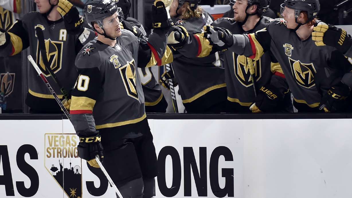 Golden Knights net 4 third-period goals to beat Blackhawks