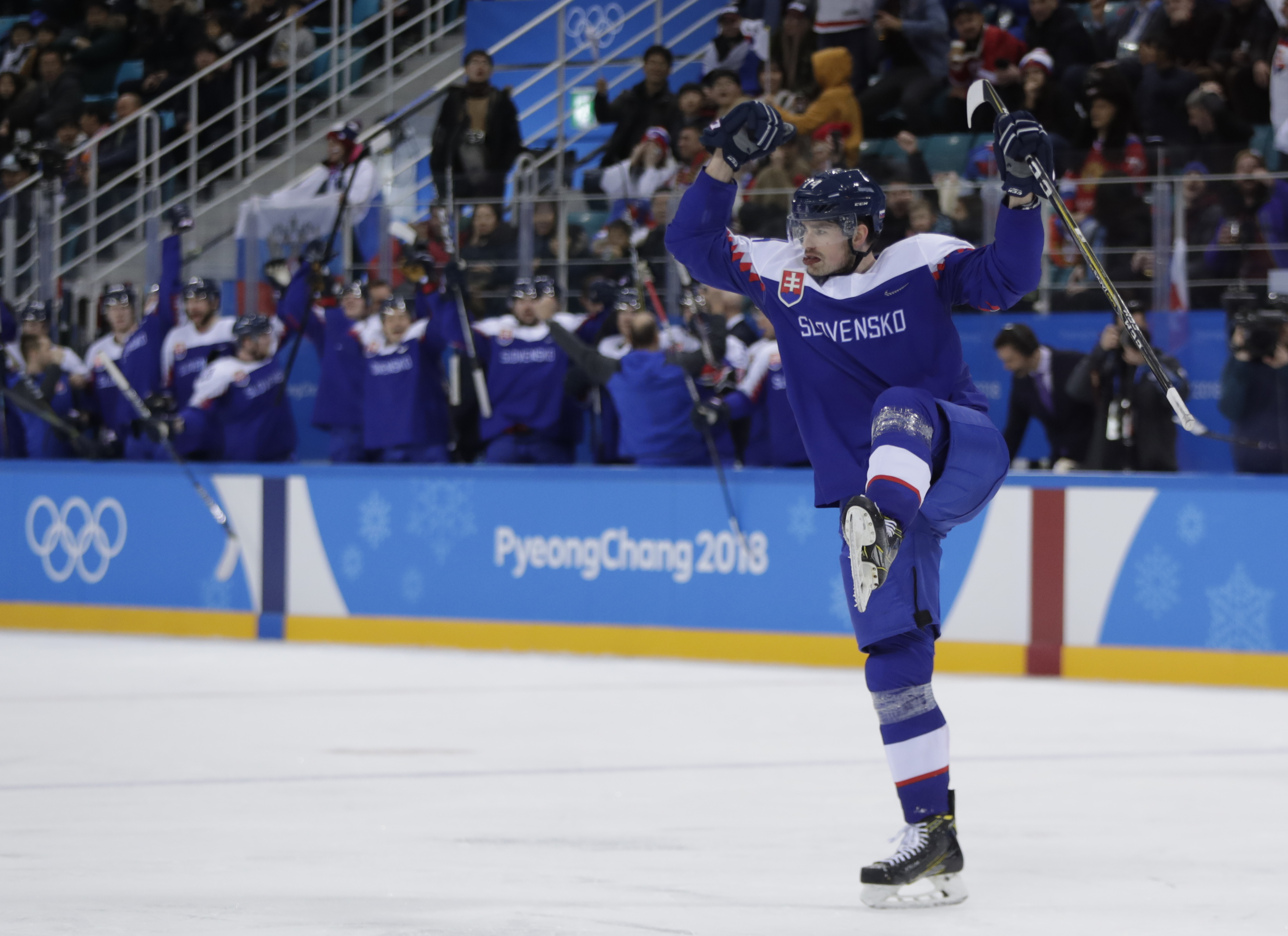 Russian gold-medal favorites lose opening game to Slovakia