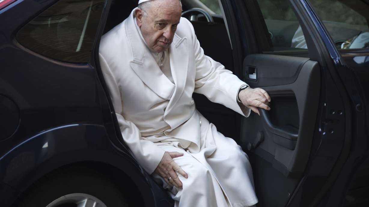 Vatican seeks to defuse scandal, says pope meets victims