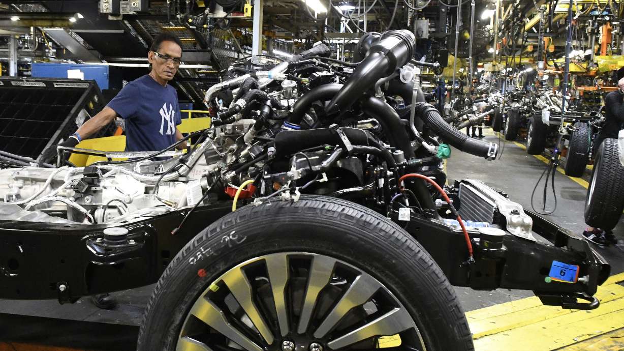 US factory output flat for 2nd straight month