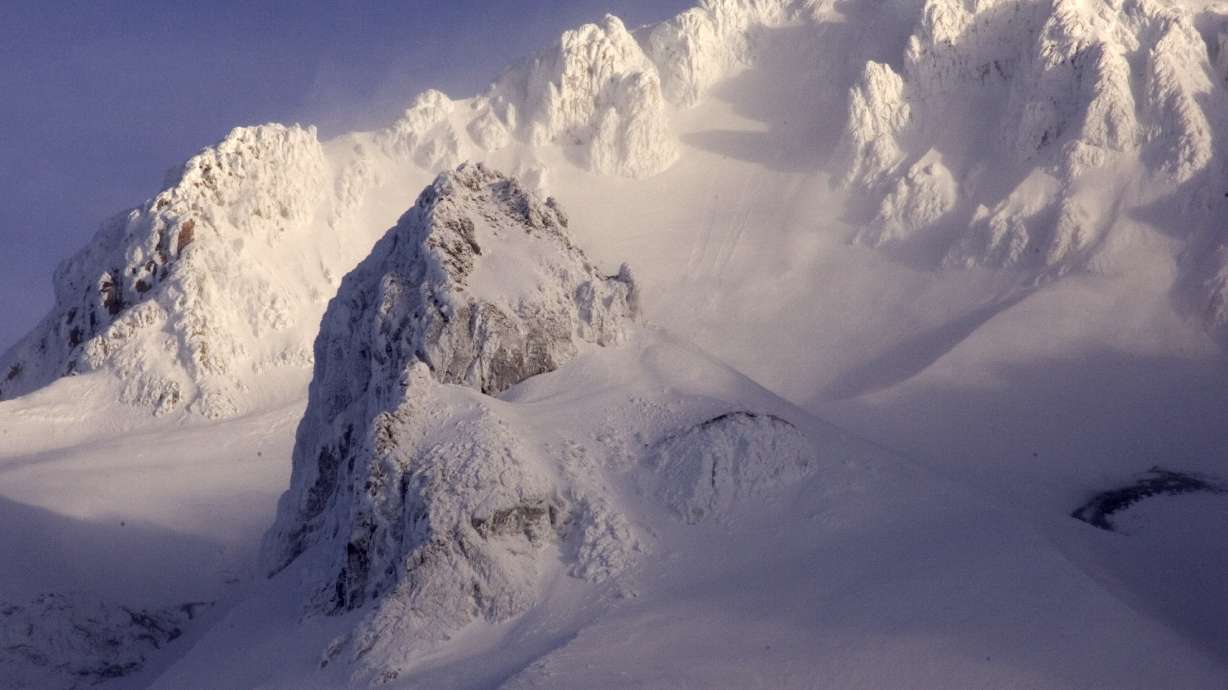 Terror, heroism revealed in Oregon climbing death 911 calls