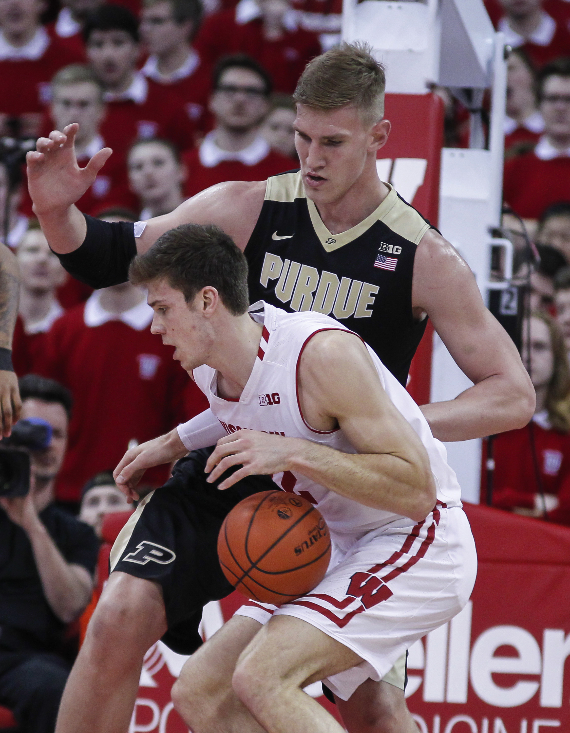 Happ's double-double leads Wisconsin over No. 6 Purdue