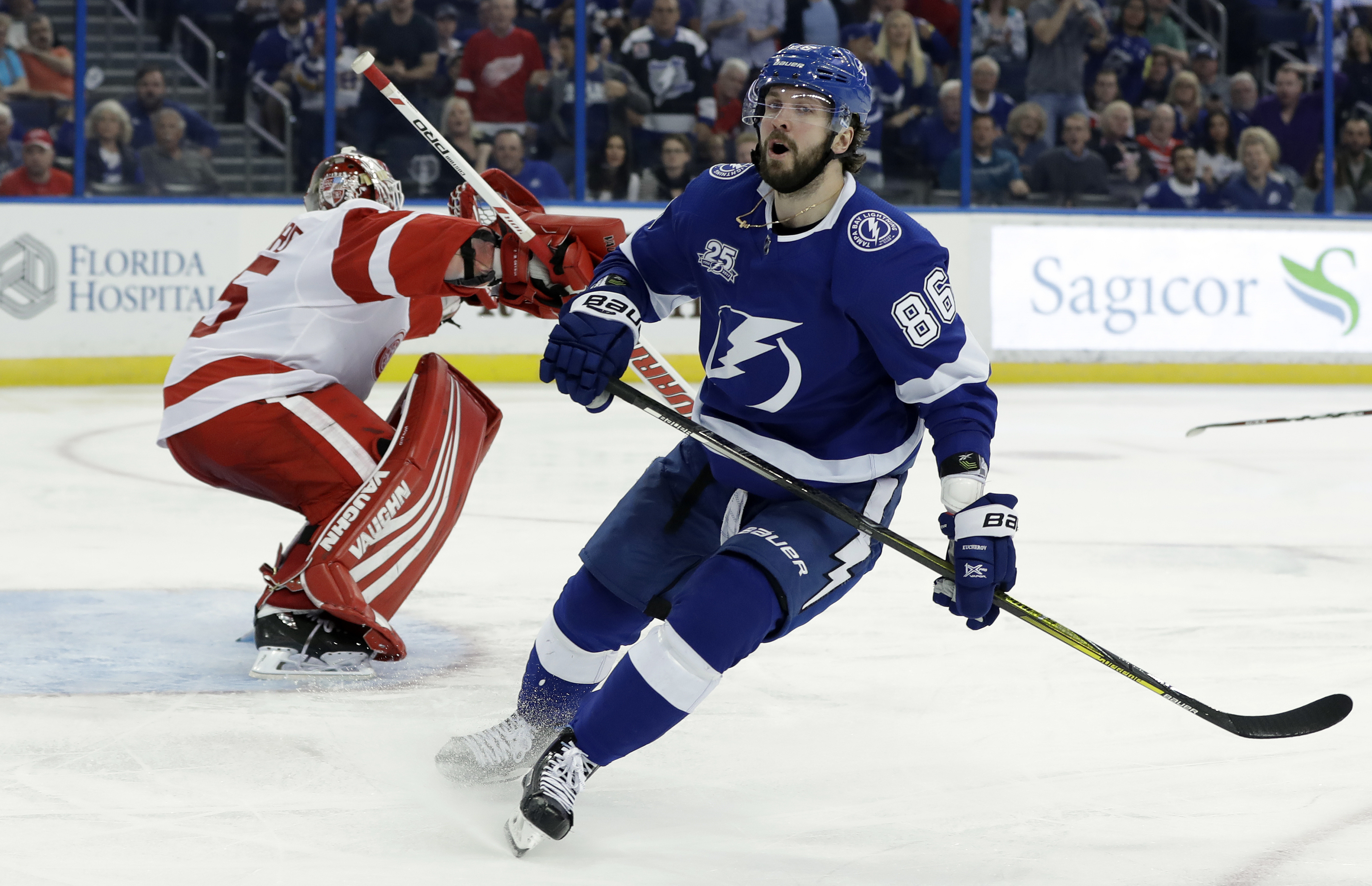 Lightning beat Red Wings for 11th straight time, 4-1