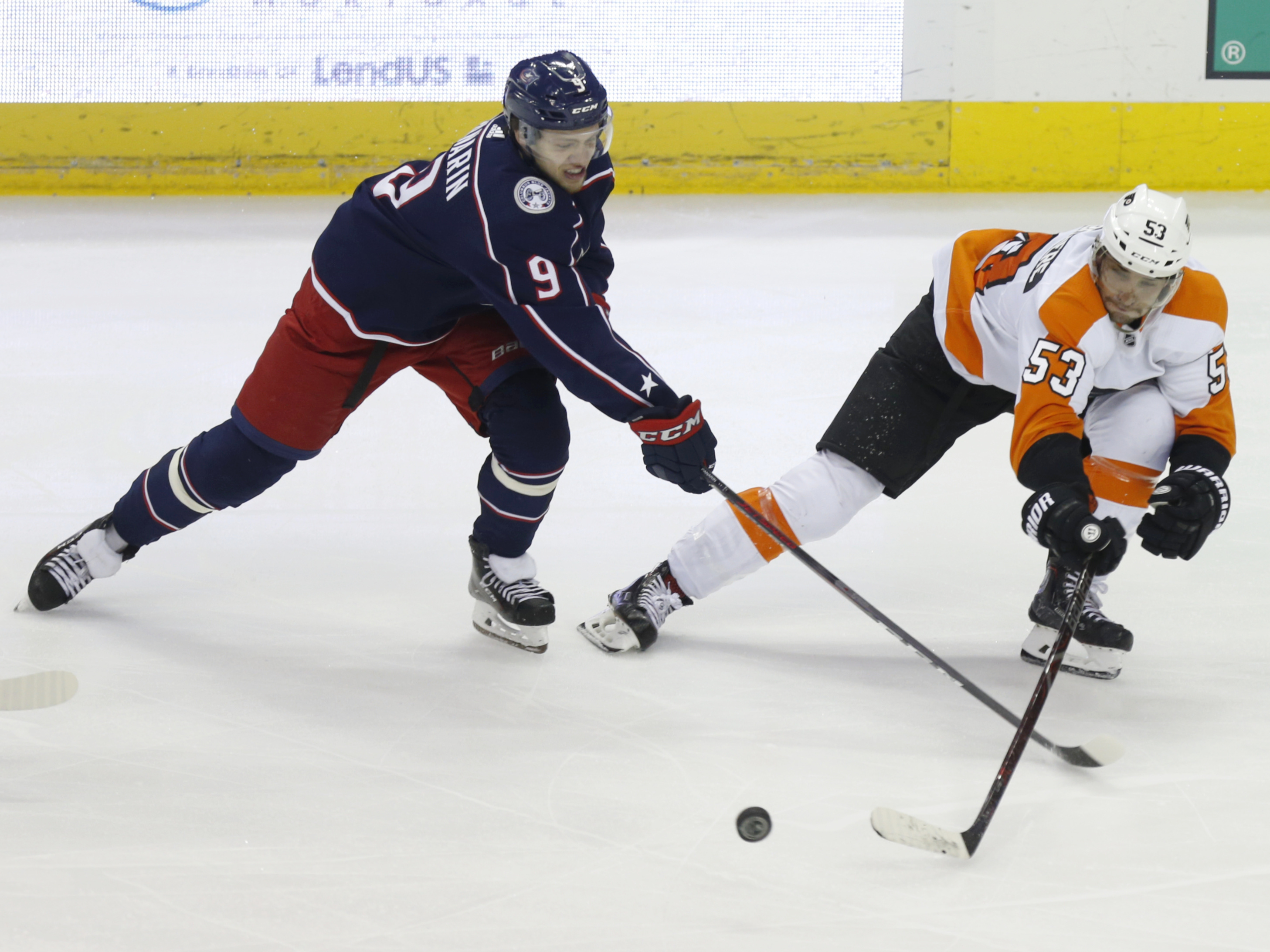 Couturier's OT goal lifts Flyers past Blue Jackets, 2-1