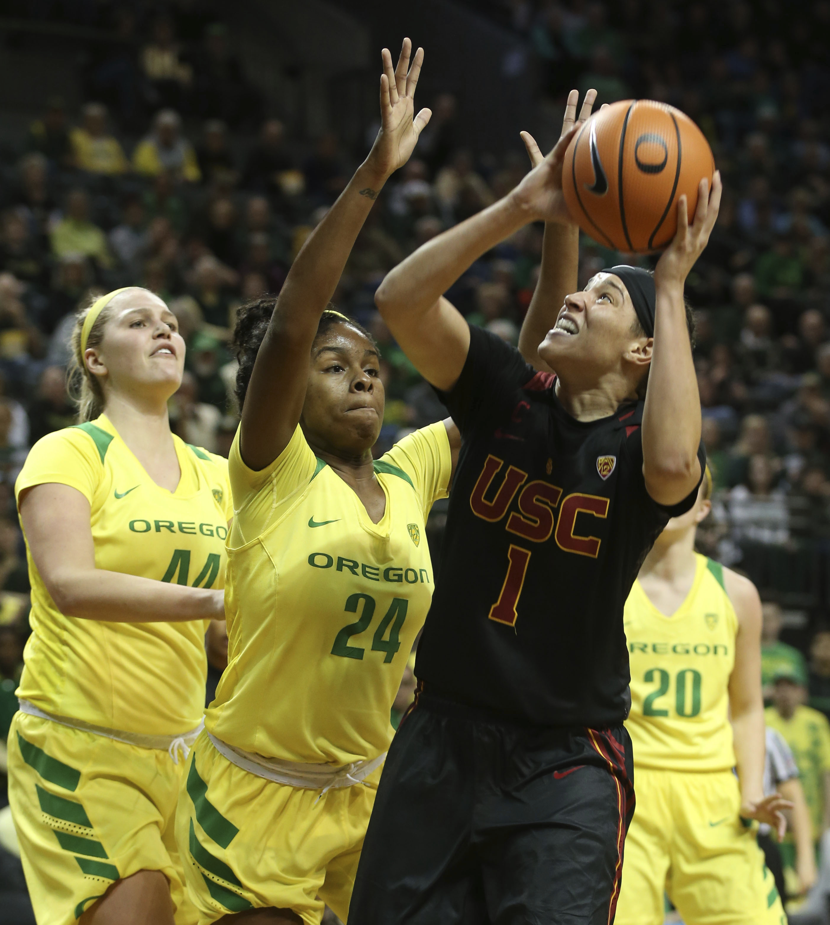 Hebard sets NCAA record, No. 9 Oregon beats USC in 2nd OT
