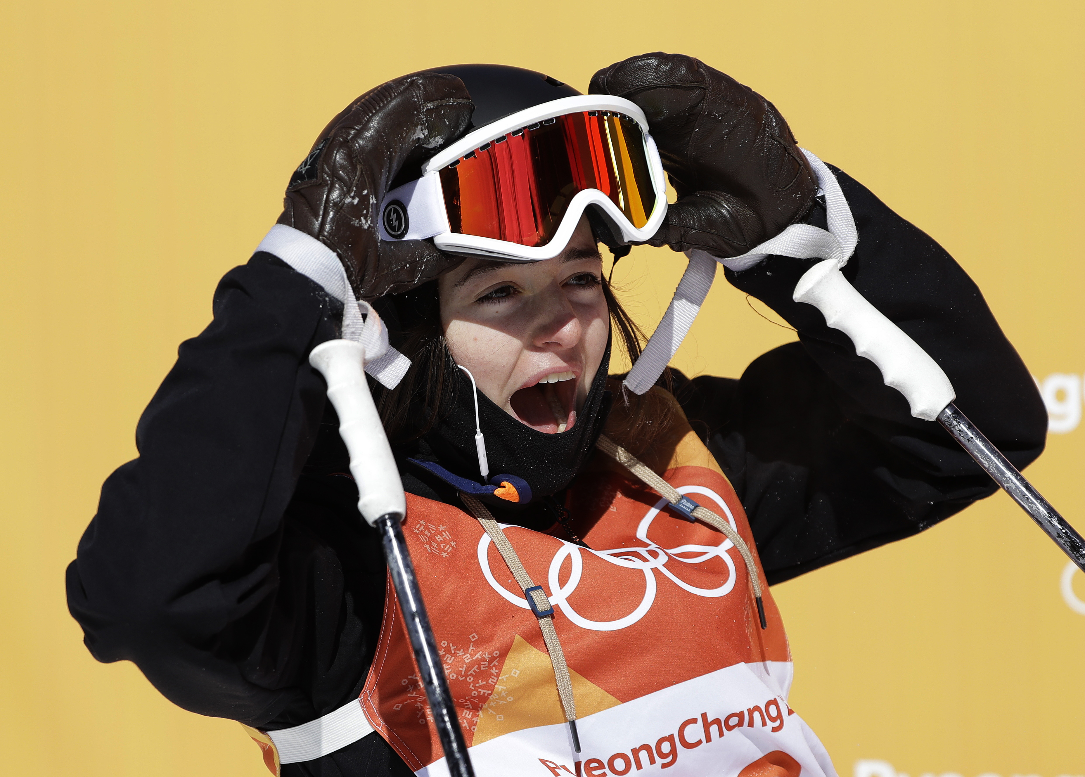 Cleared by doctors, freeskier wins silver after head injury