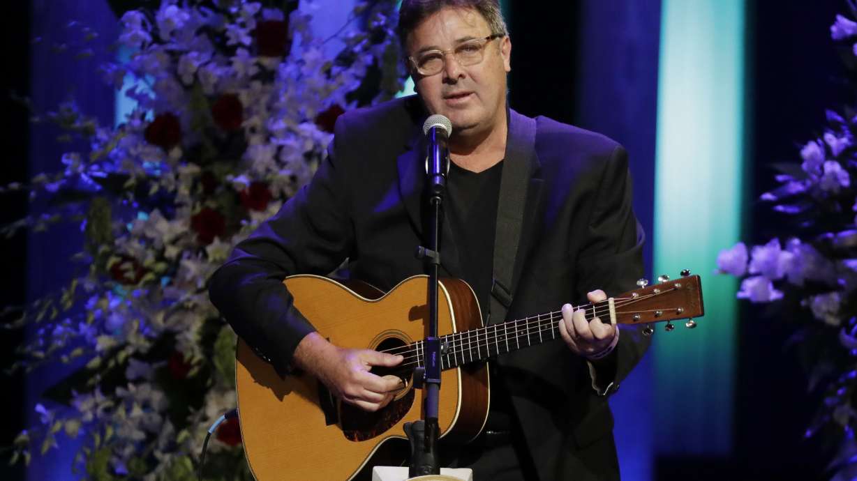 Vince Gill defends Grammys on female representation