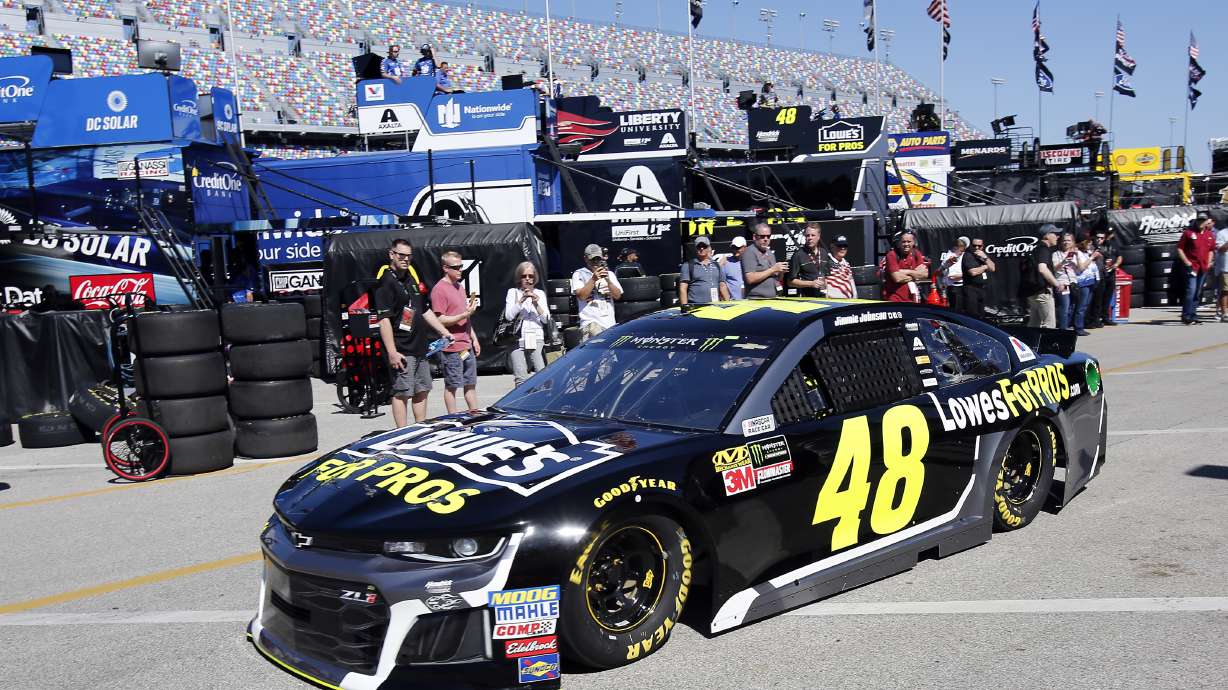 Car Wars: Chevy Camaro makes splashy debut at Daytona