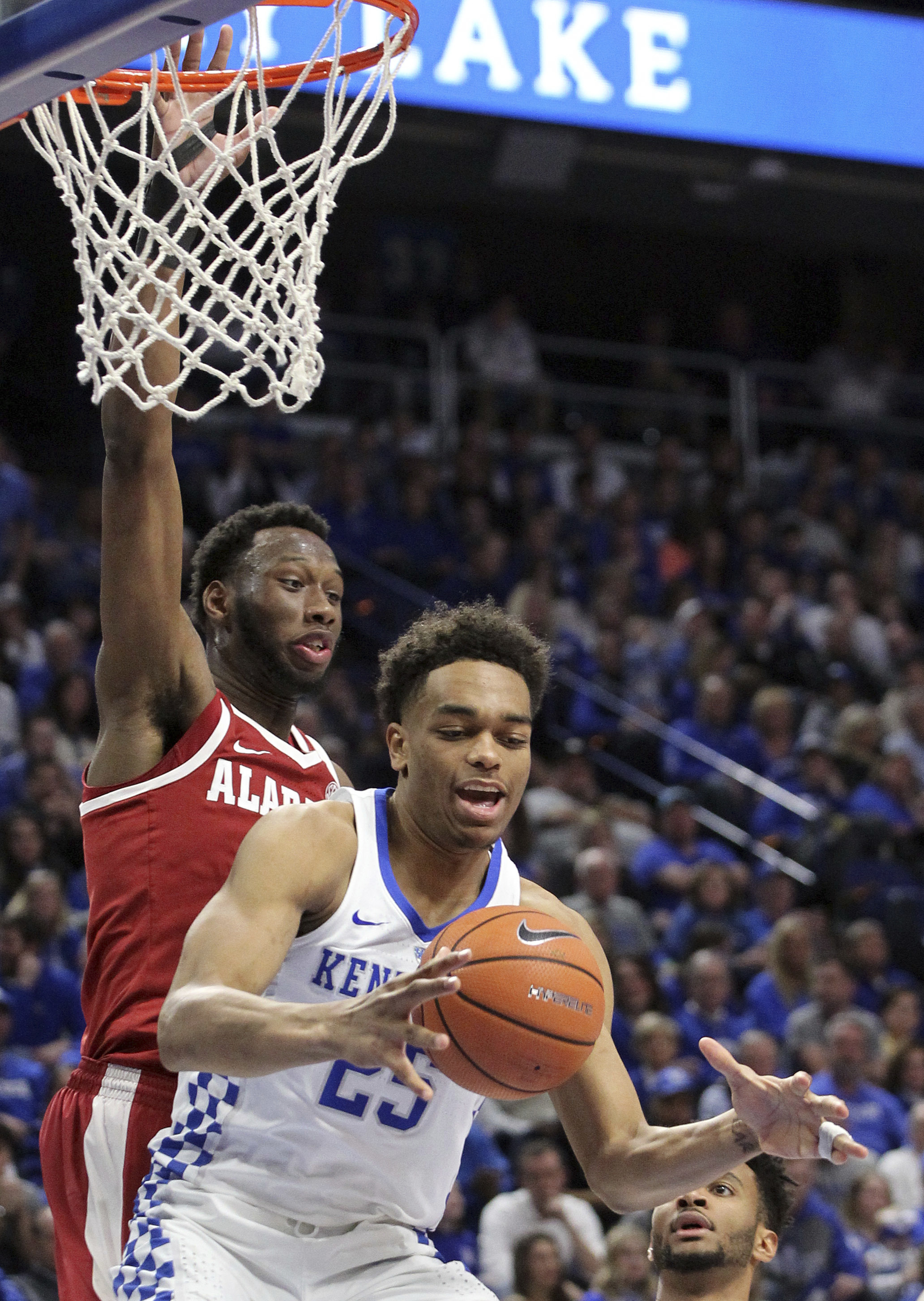 Kentucky beats Alabama 81-71 behind Washington's 16 points