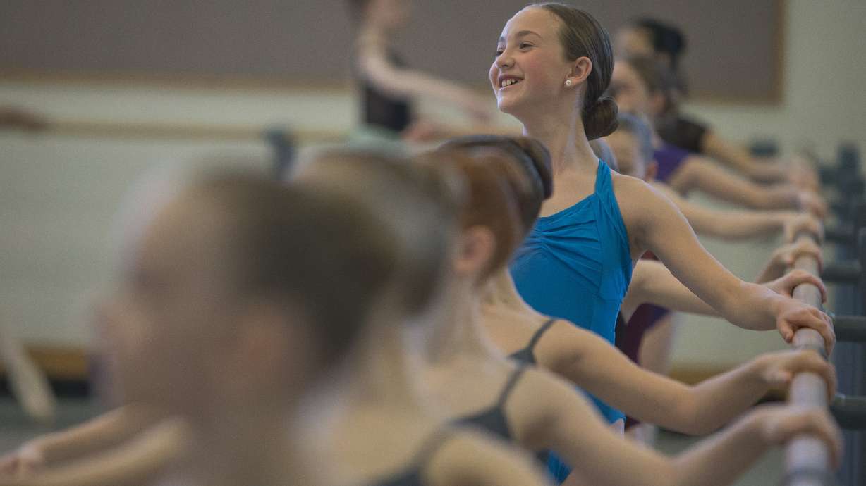 Ballet dancers embrace 'feeling you get on stage' in bid to make elite competition