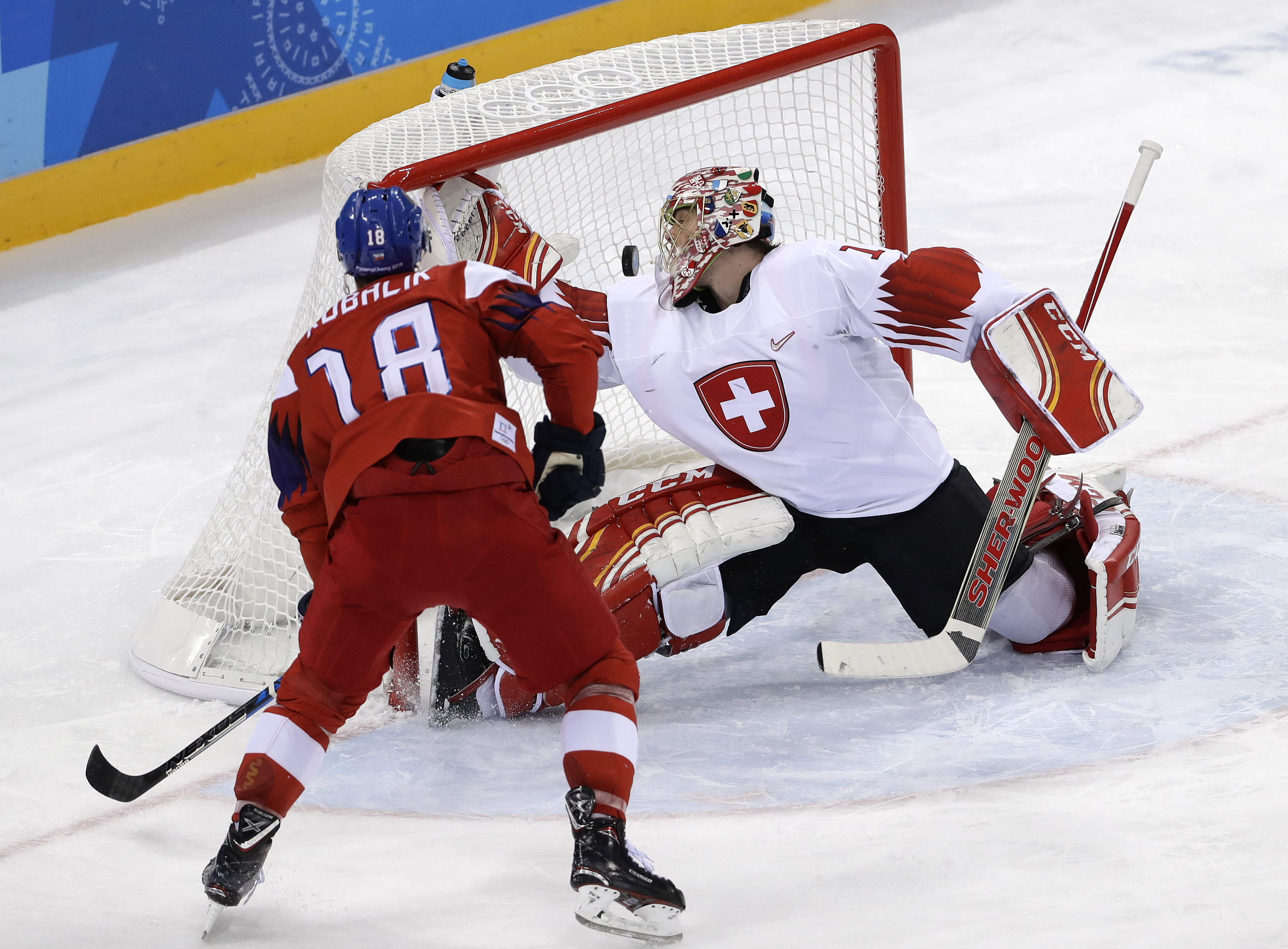 Czechs beat Swiss 4-1 for 3rd win in Olympic hockey