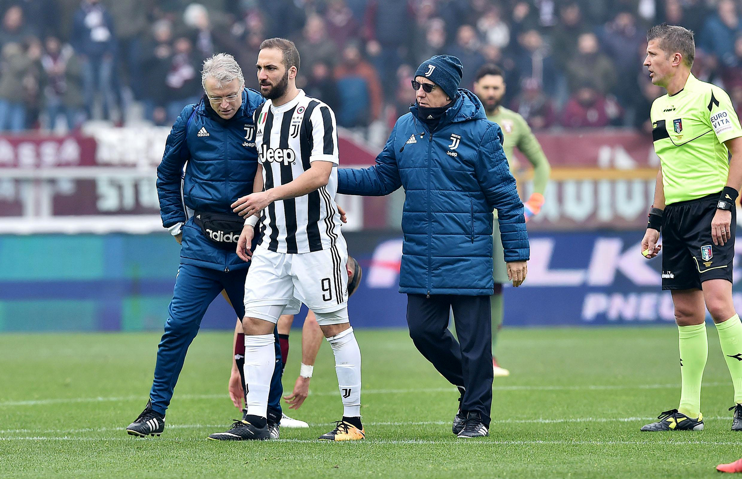 Juve win is costly with Higuain, Bernardeschi injuries