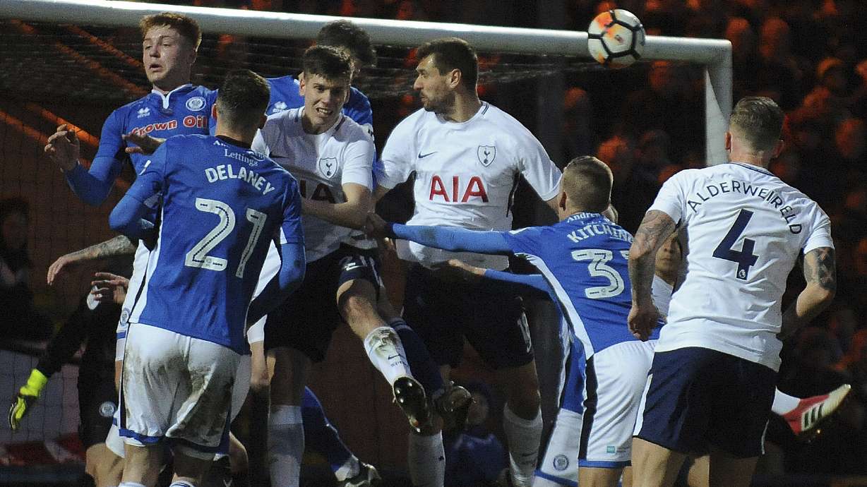 Rochdale scores late vs Spurs to set up Wembley replay