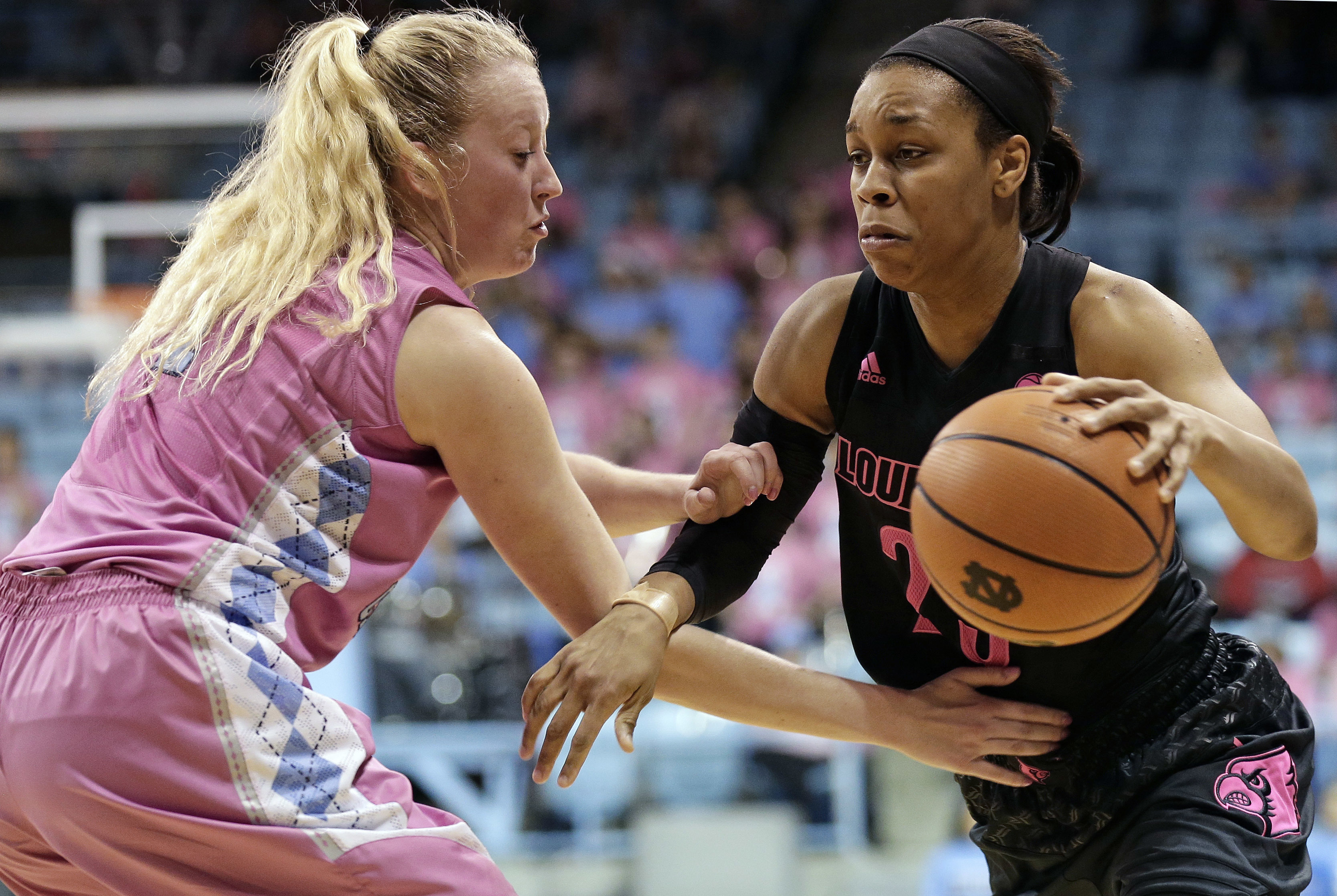 No. 4 Louisville pulls away late to beat North Carolina