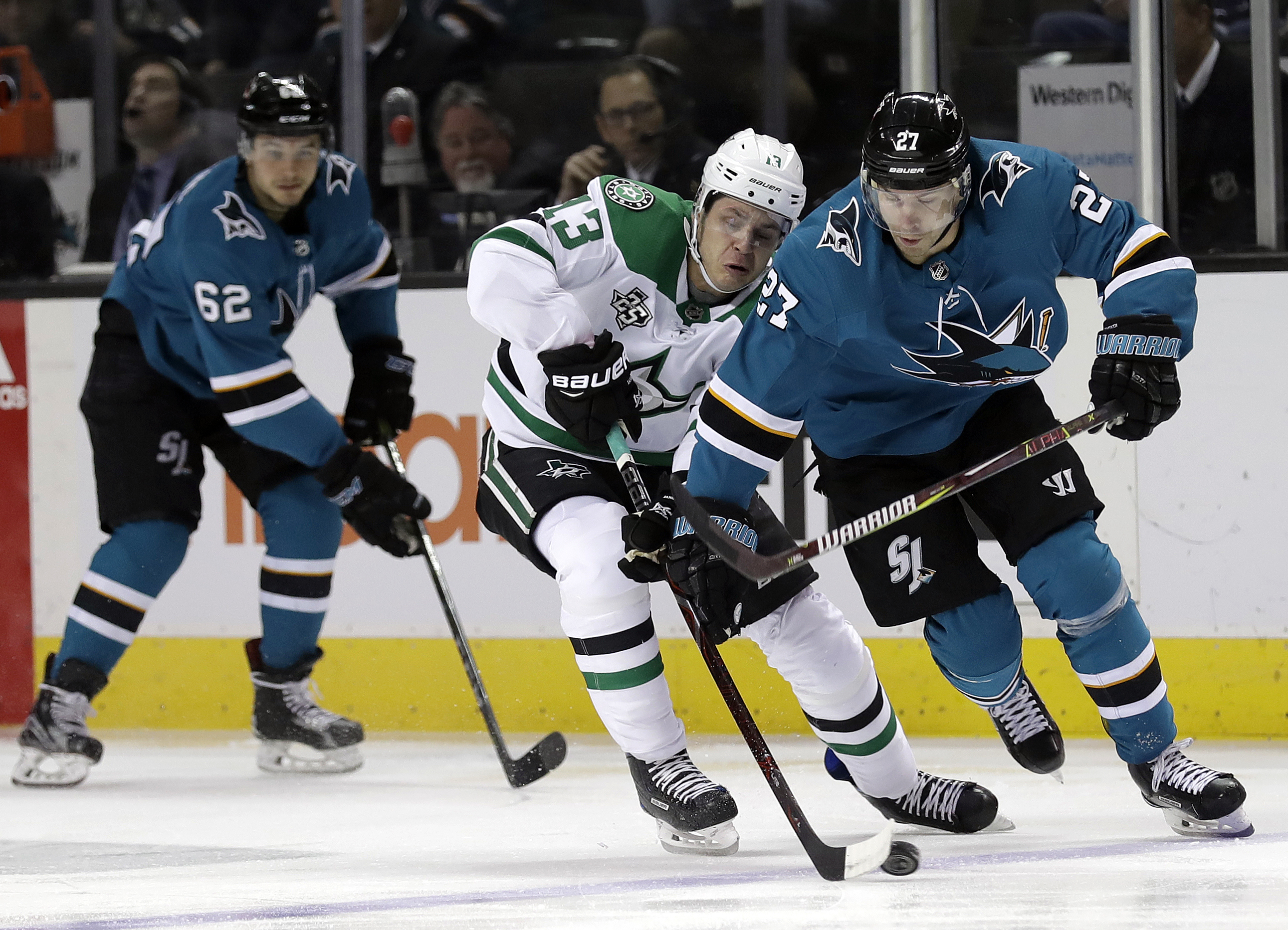 Boedker scores twice to help Sharks beat Stars 5-2