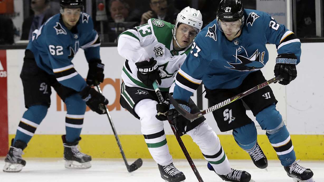 Boedker scores twice to help Sharks beat Stars 5-2