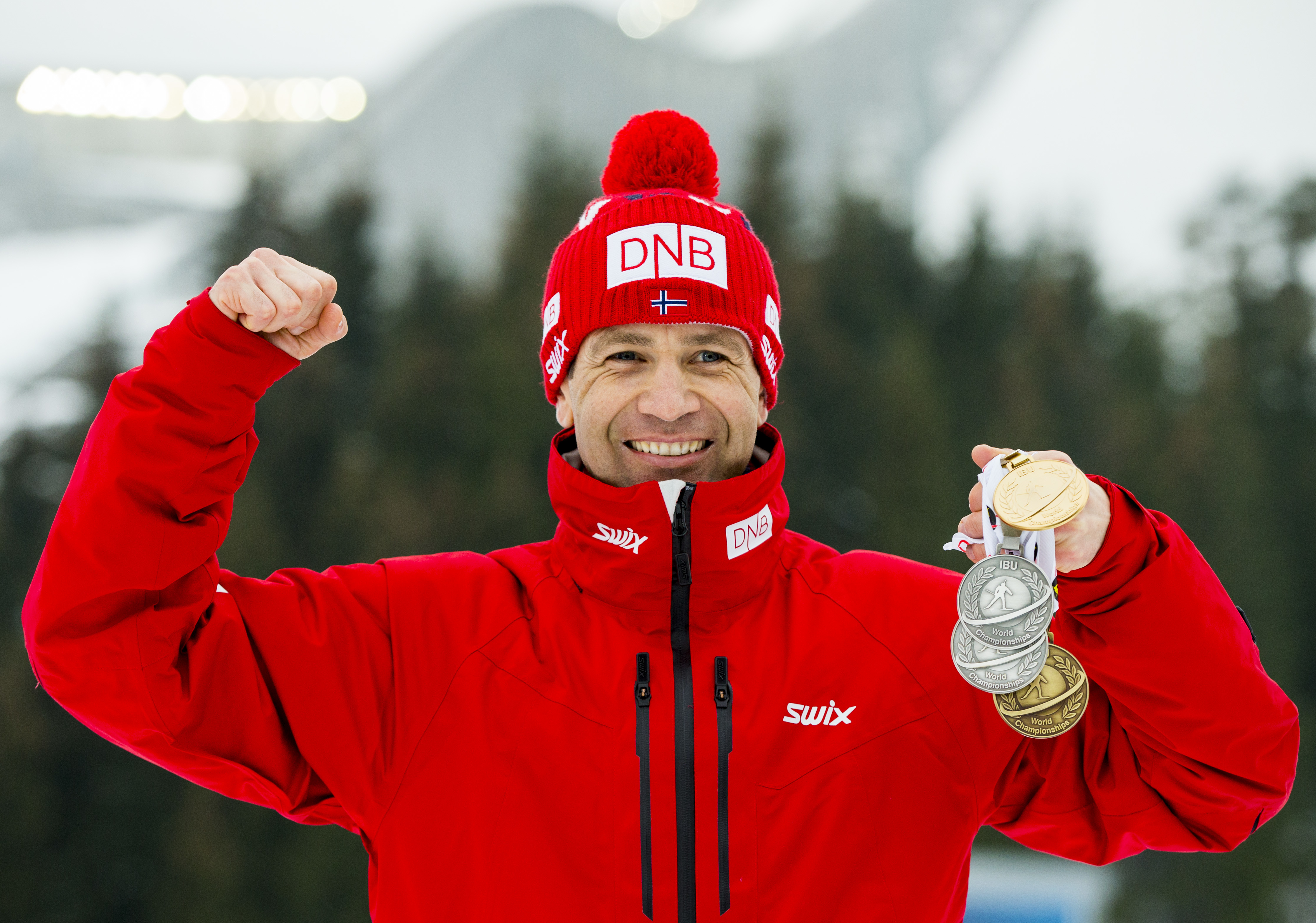 Biathlon "king" Bjoerndalen cheerleading in Pyeongchang