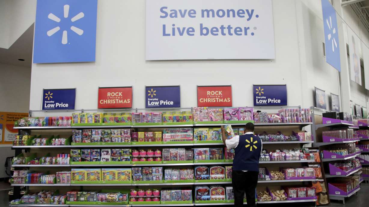 Walmart's bruising battle with Amazon saps its 4Q results