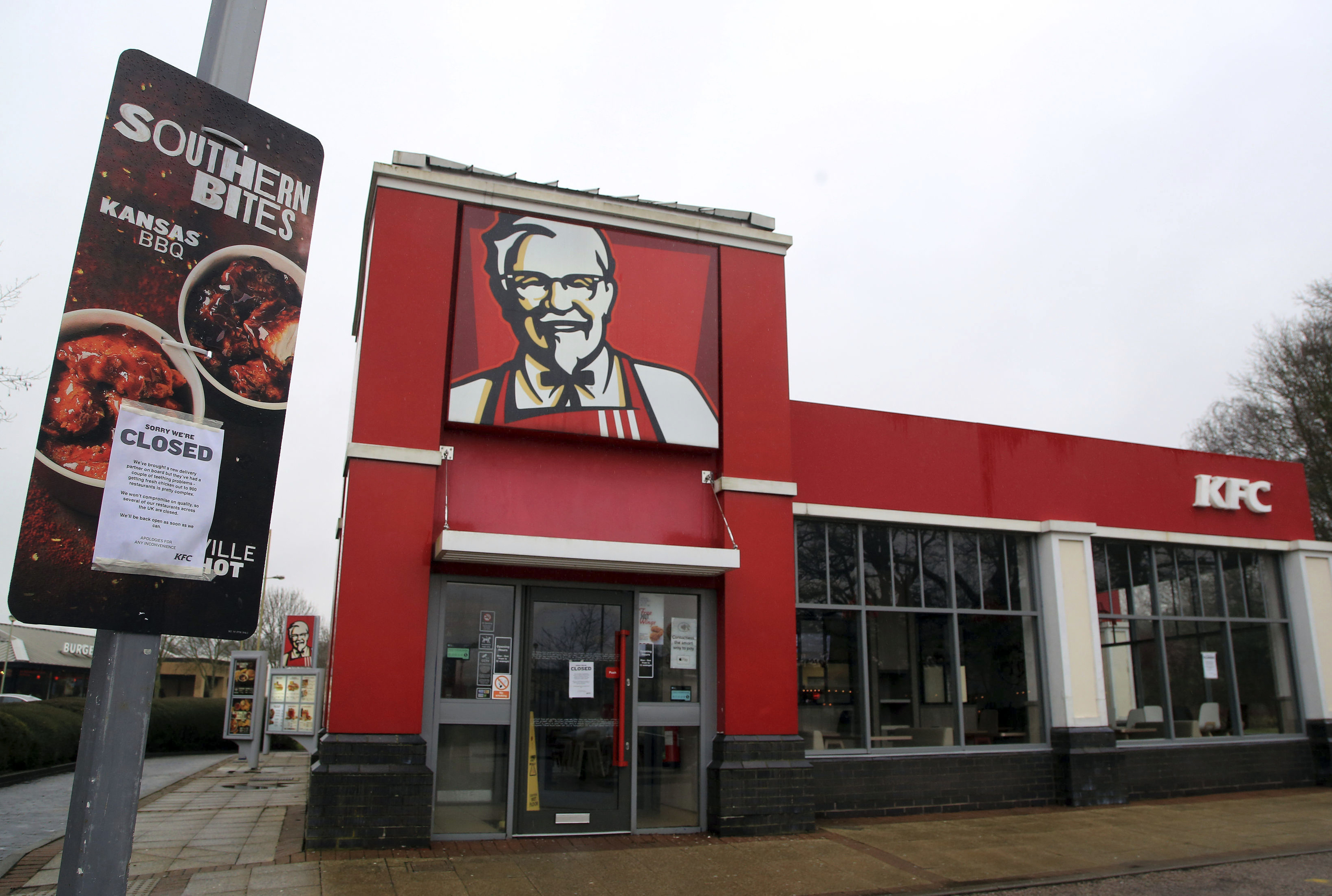 Hundreds of KFC outlets in UK closed amid chicken shortage
