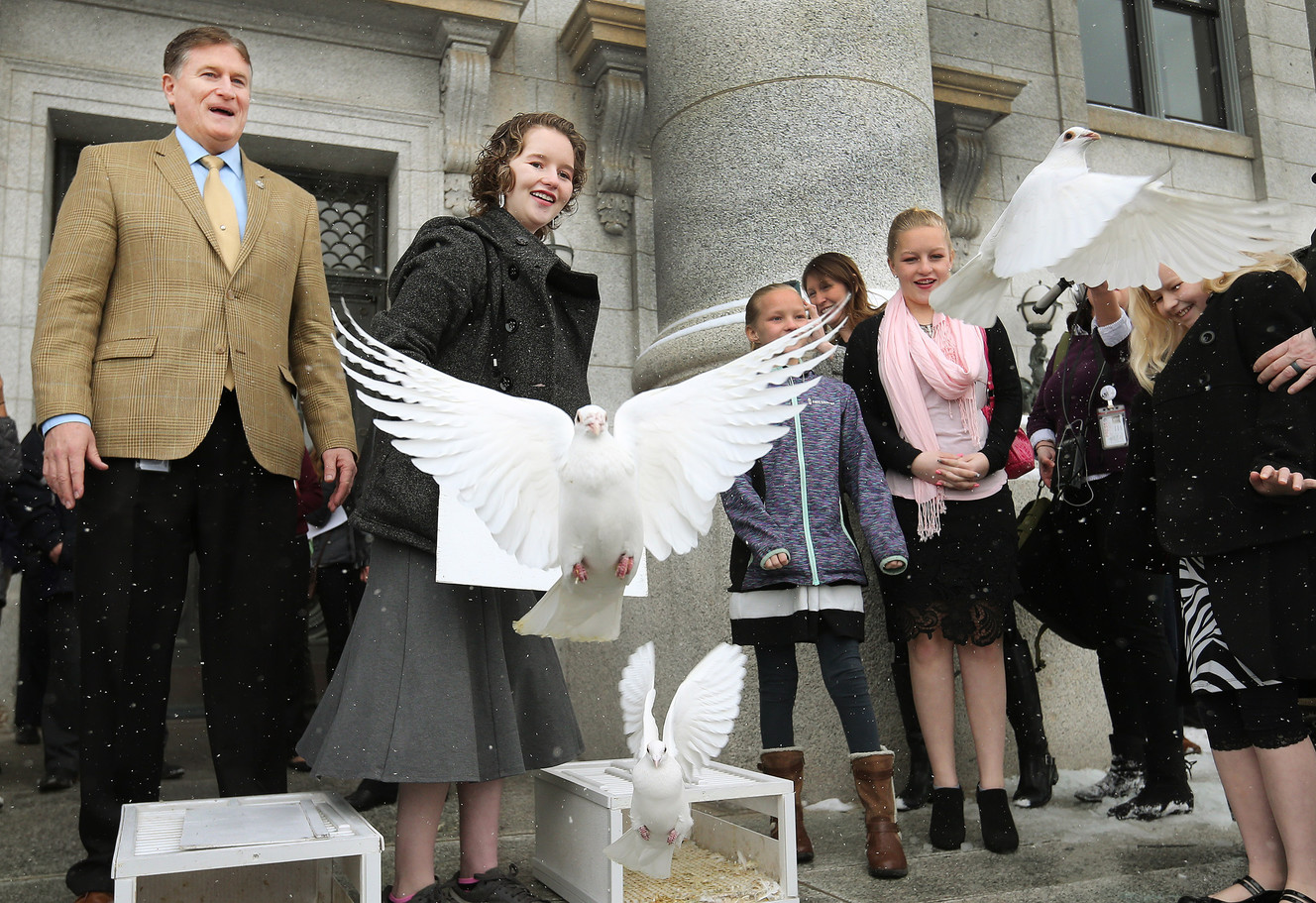 Deserae Turner releases 25 rock doves at the Capitol as Rep. Val Potter, R-North Logan, watches in Salt Lake City on Tuesday, Feb. 20, 2018. Deserae also banged the gavel Tuesday to open the Utah House of Representatives. (Photo: Jeffrey D. Allred, KSL)