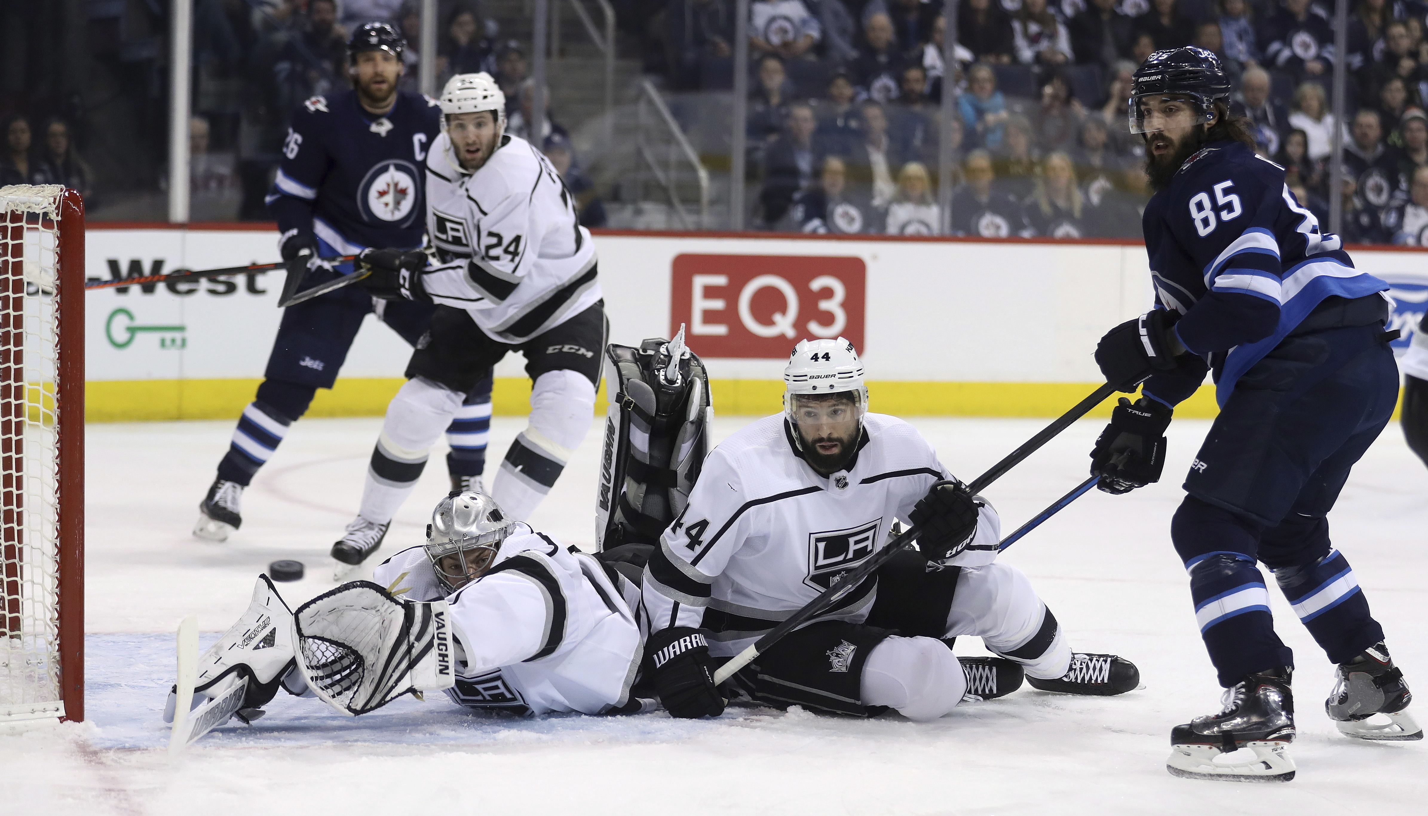 Phaneuf scores again for Kings in 4-3 win over Jets