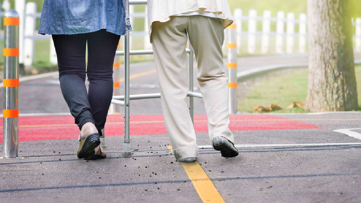A simple walking test while counting backwards can diagnose dementia