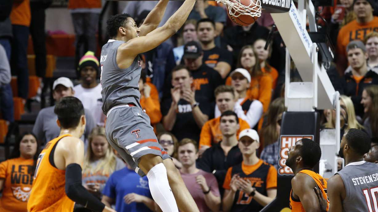 Smith's 21 help Oklahoma State upset No. 6 Texas Tech 79-71
