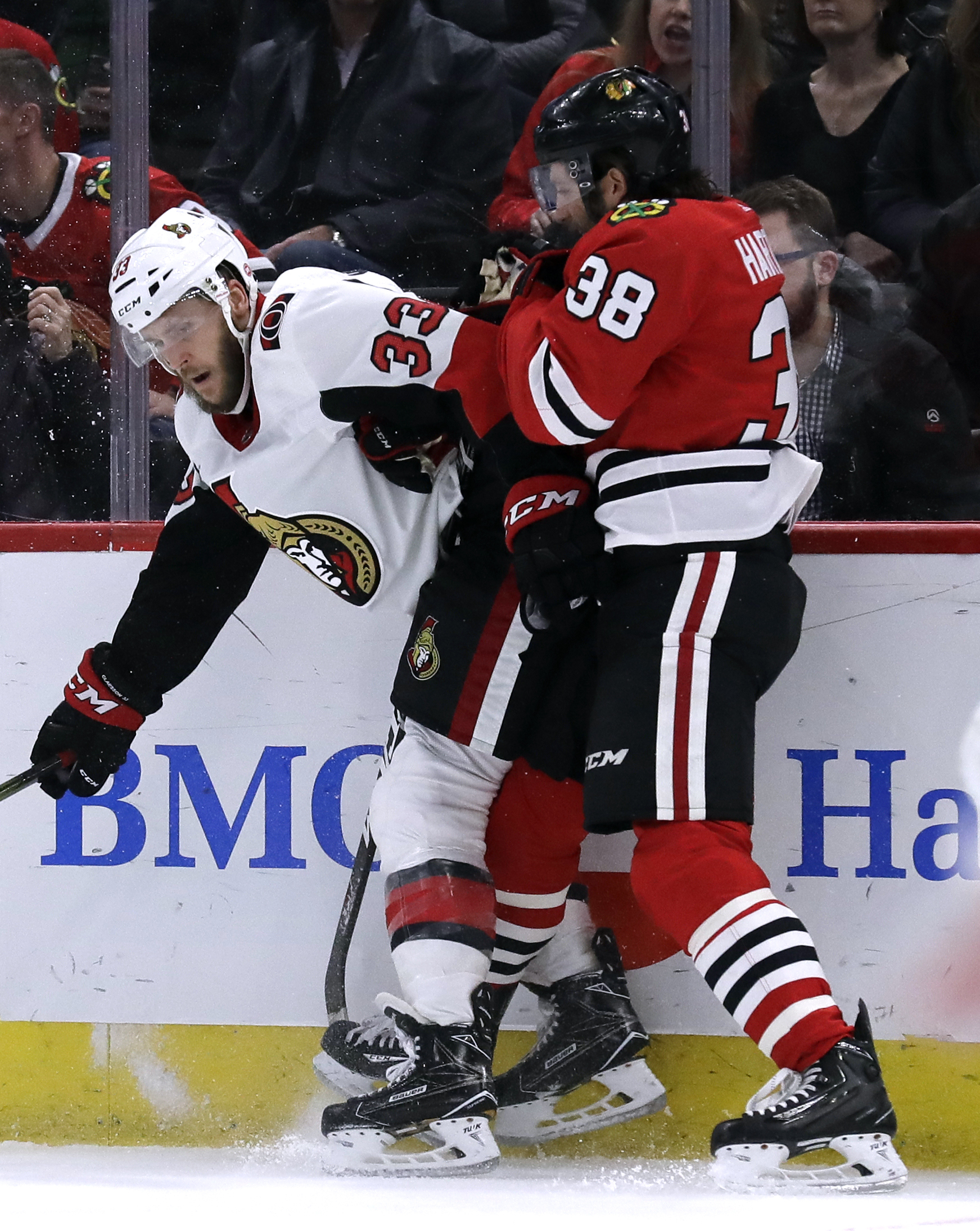Schmaltz scores in 7th round of SO, Blackhawks edge Senators