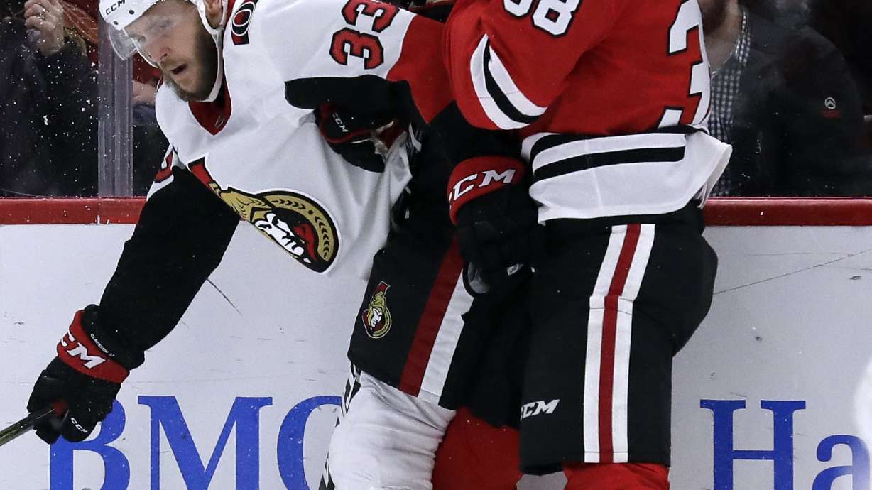 Schmaltz scores in 7th round of SO, Blackhawks edge Senators