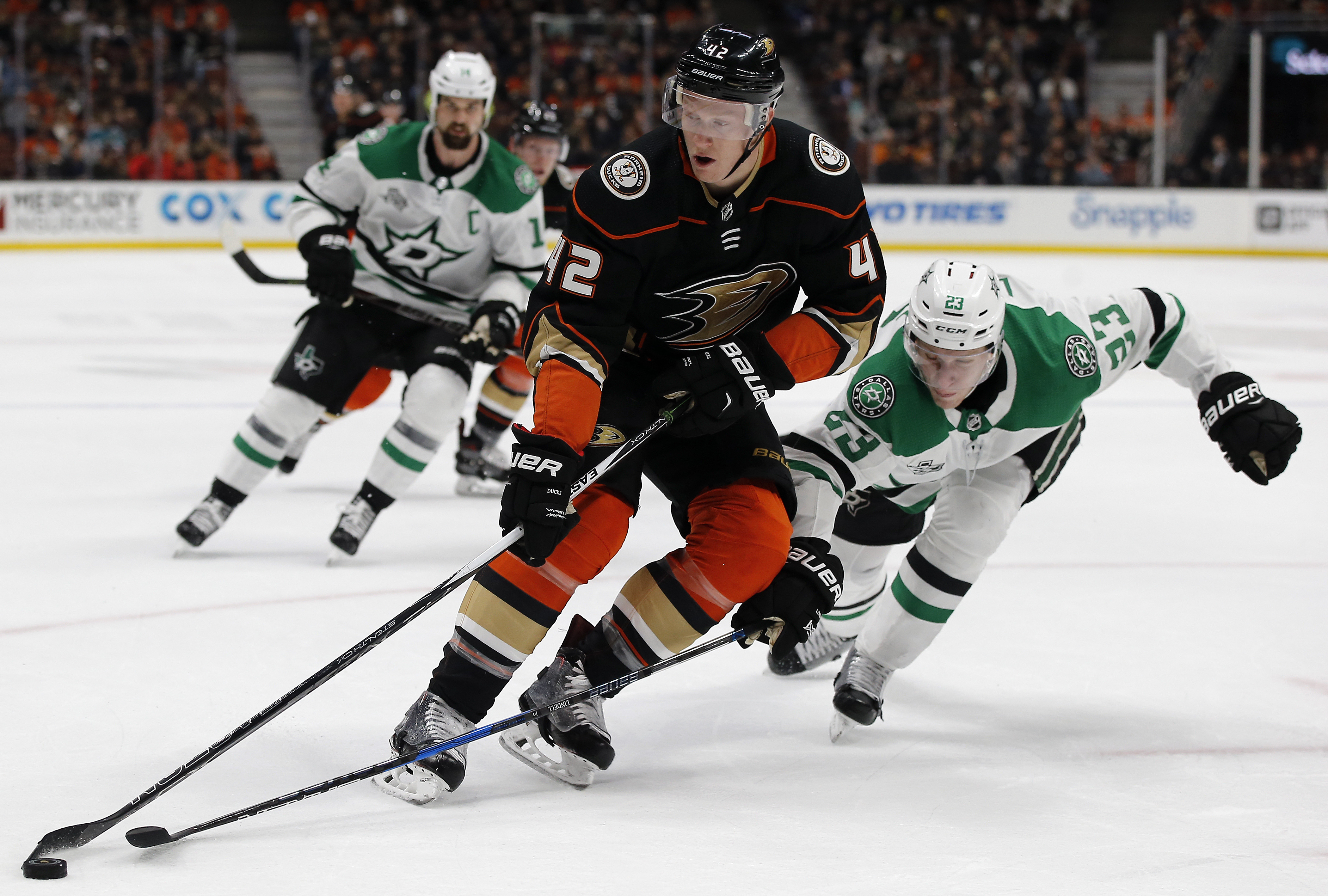 Miller stops 41 shots, Ducks beat Stars 2-0