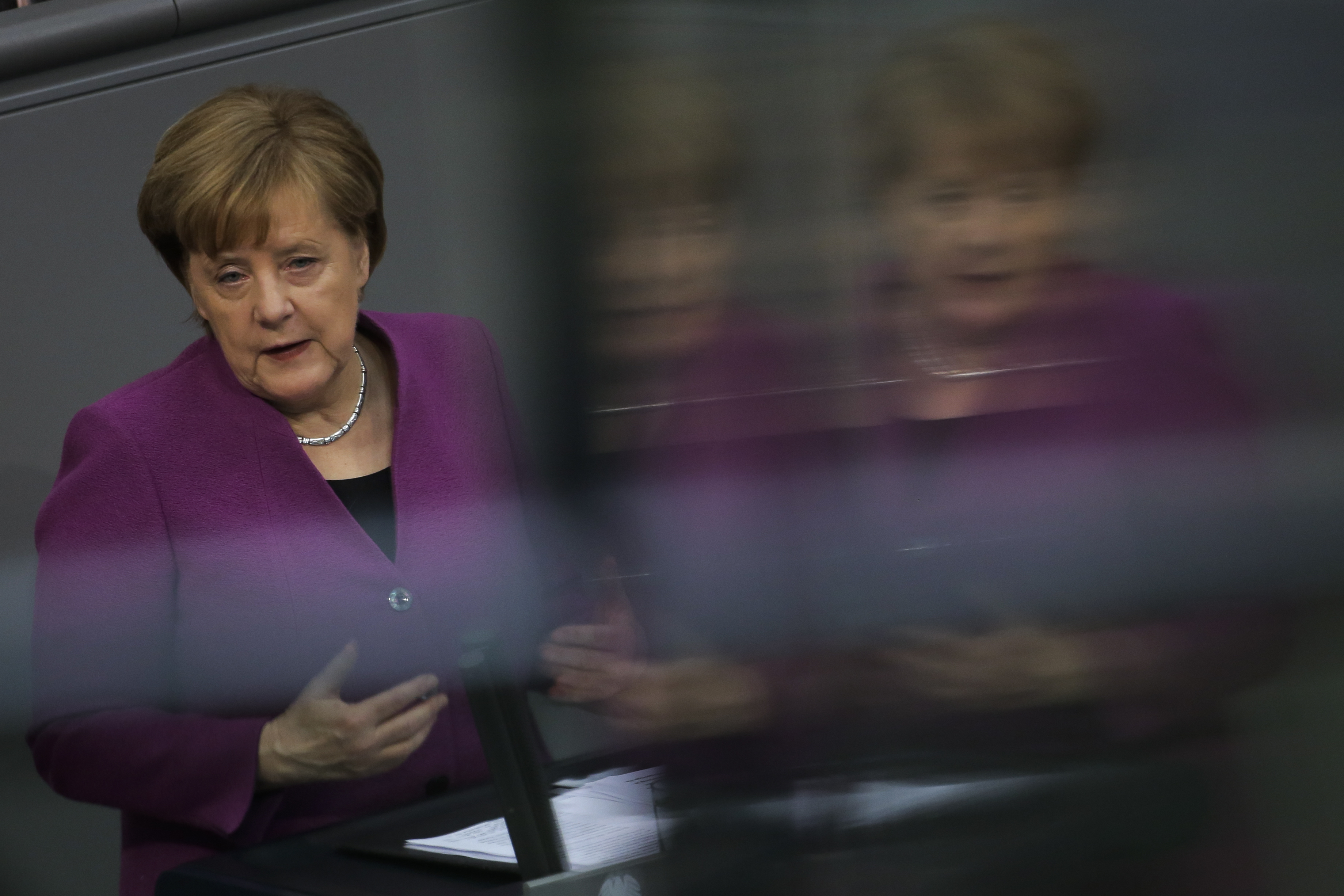 German business confidence drops amid global, local concerns