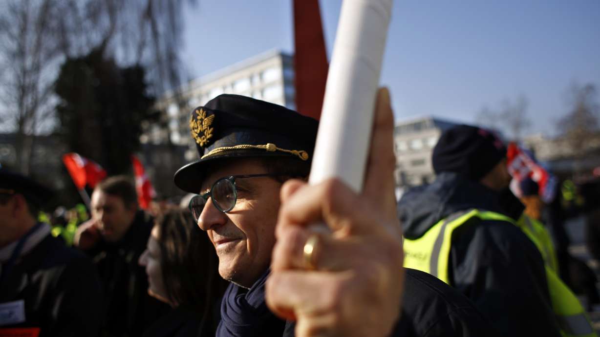 Angry Air France staff hit with pepper spray at pay protest