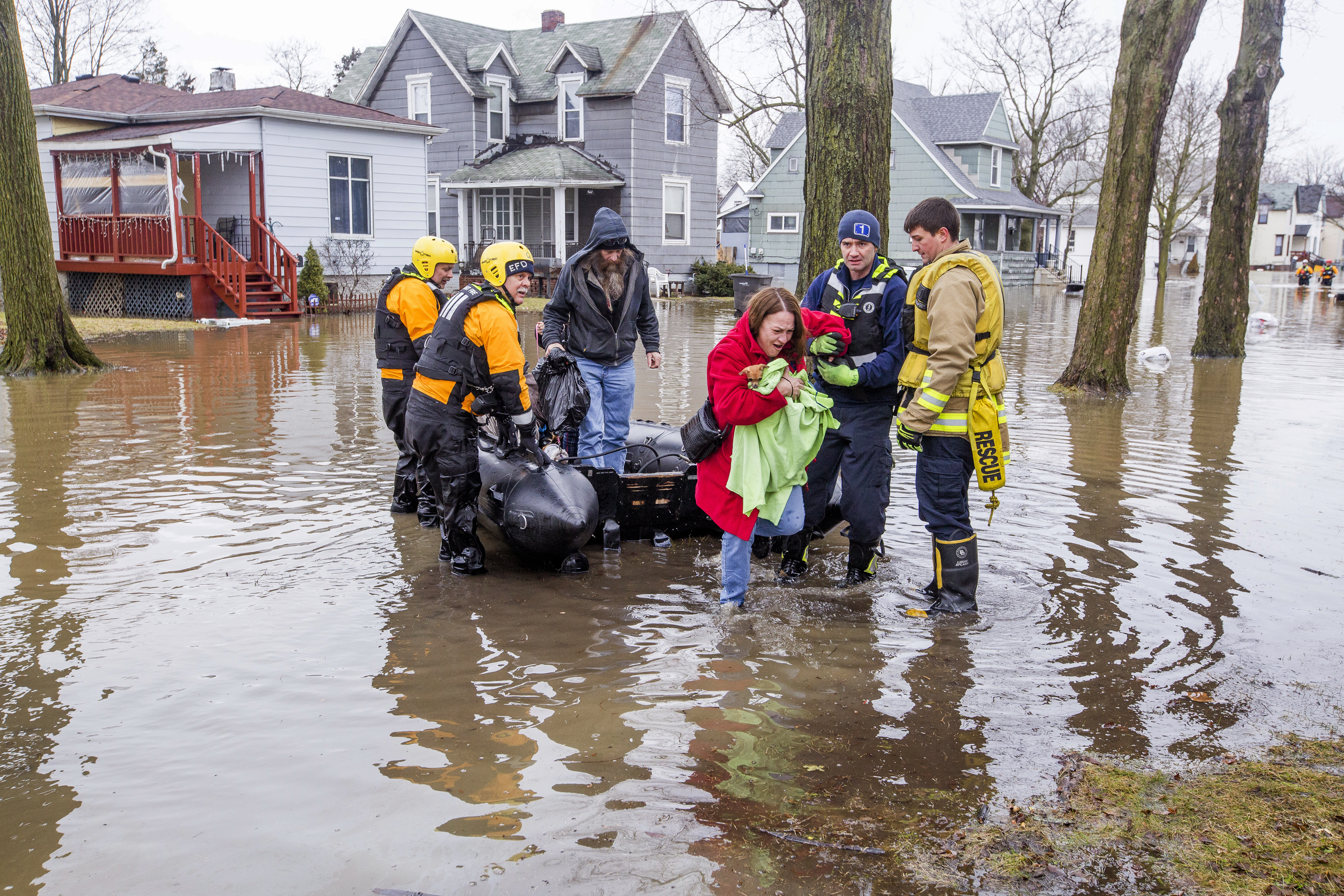Shelters open amid Midwest flooding as rivers keep rising