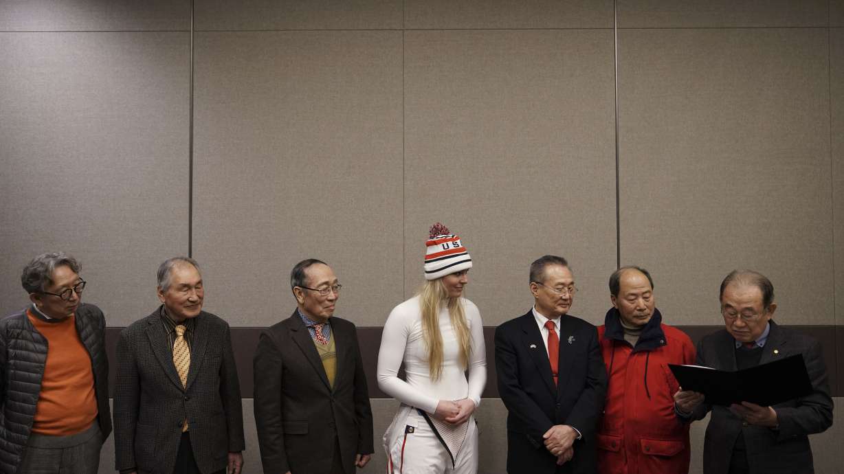 Vonn scatters grandfather's ashes near downhill course