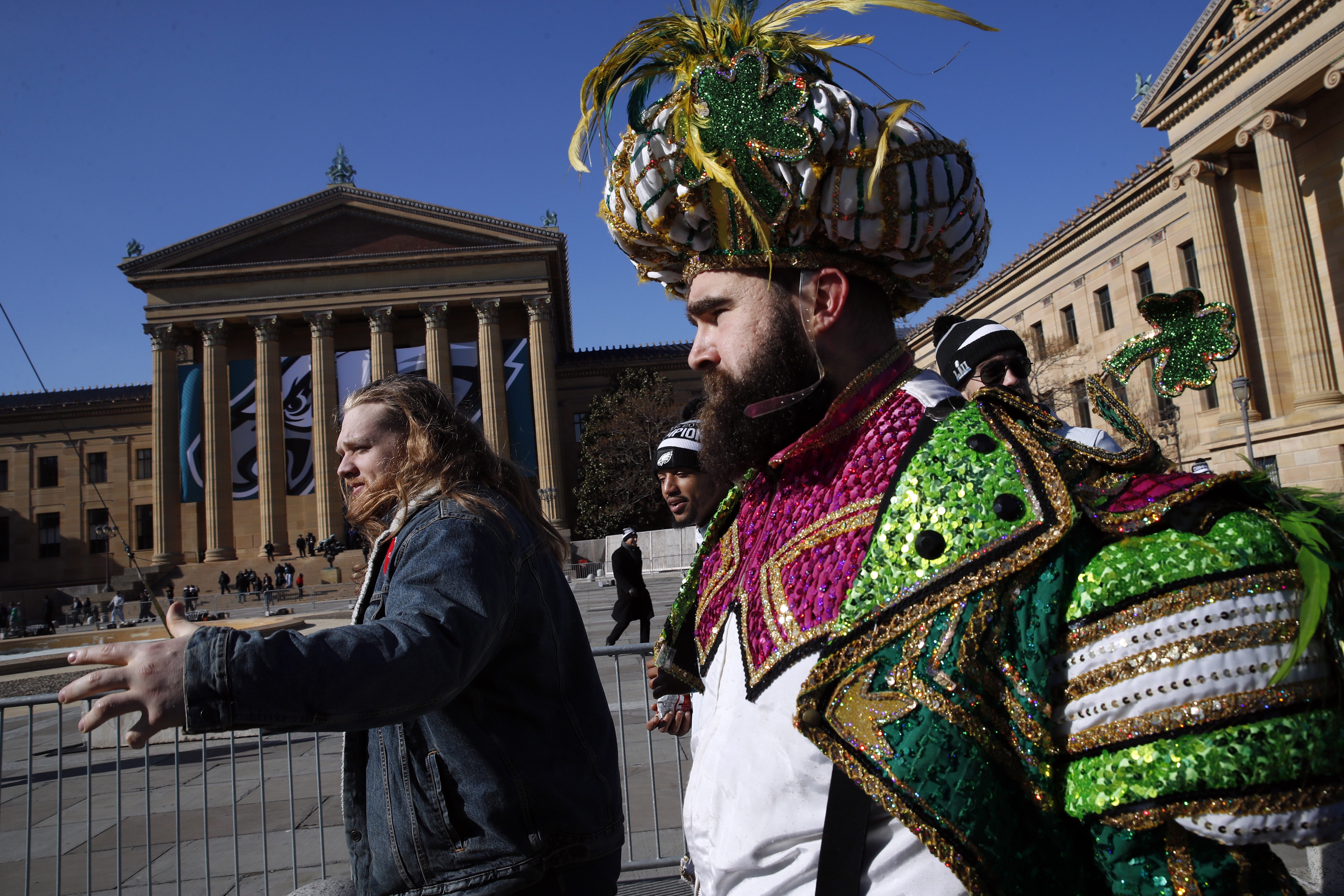 Eagles center Kelce plays sax with high school jazz band