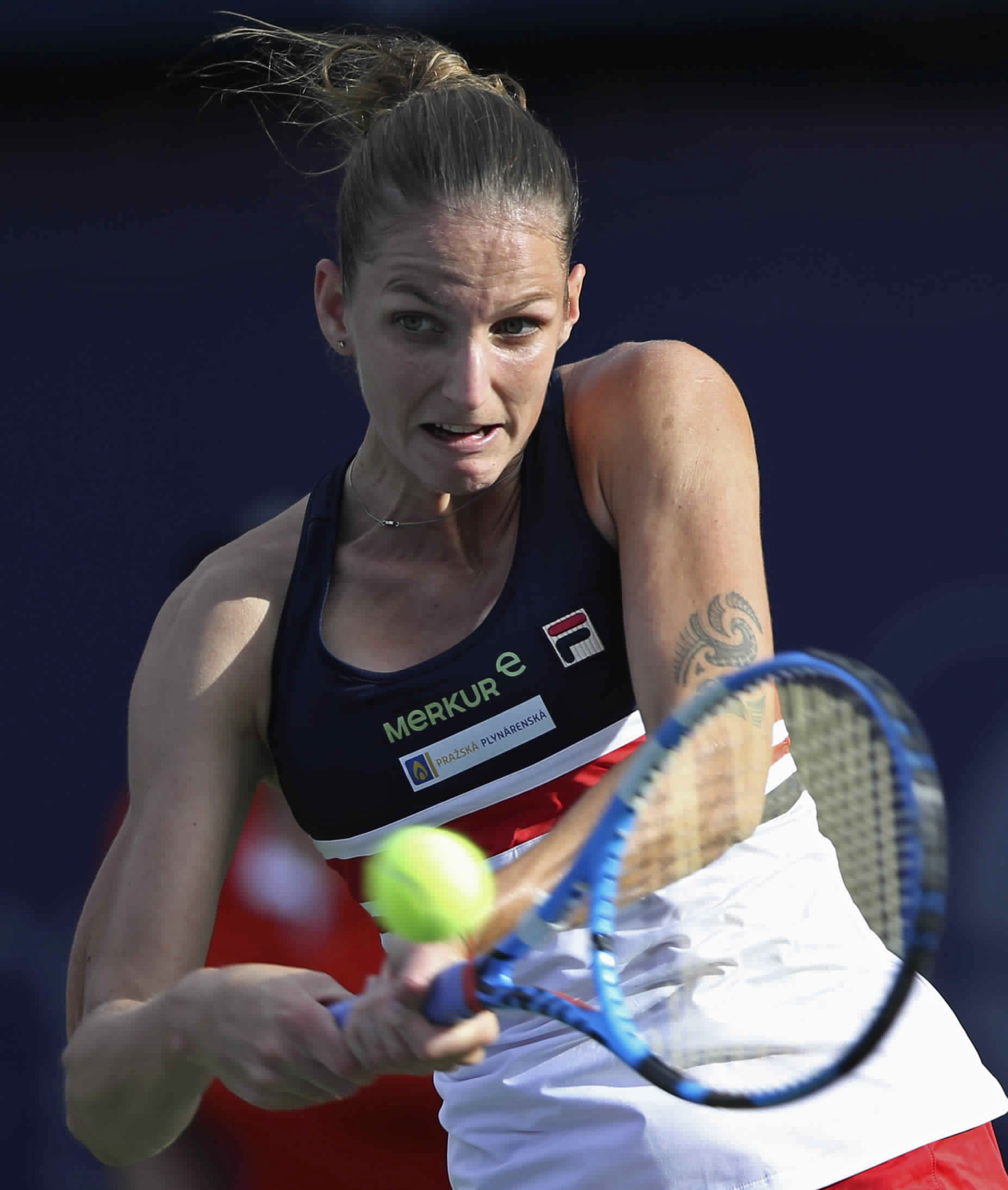 Muguruza beats Garcia again to advance to Dubai semifinals