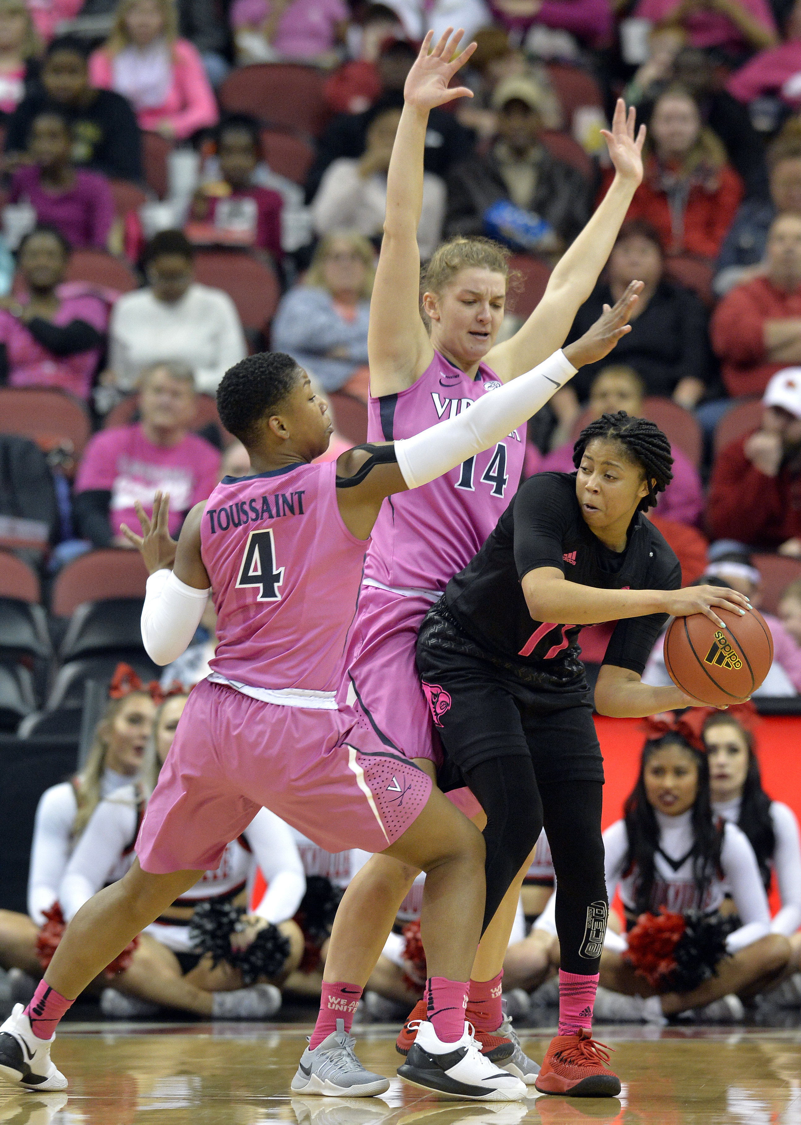 Defense propels No. 4 Louisville past Virginia 51-39