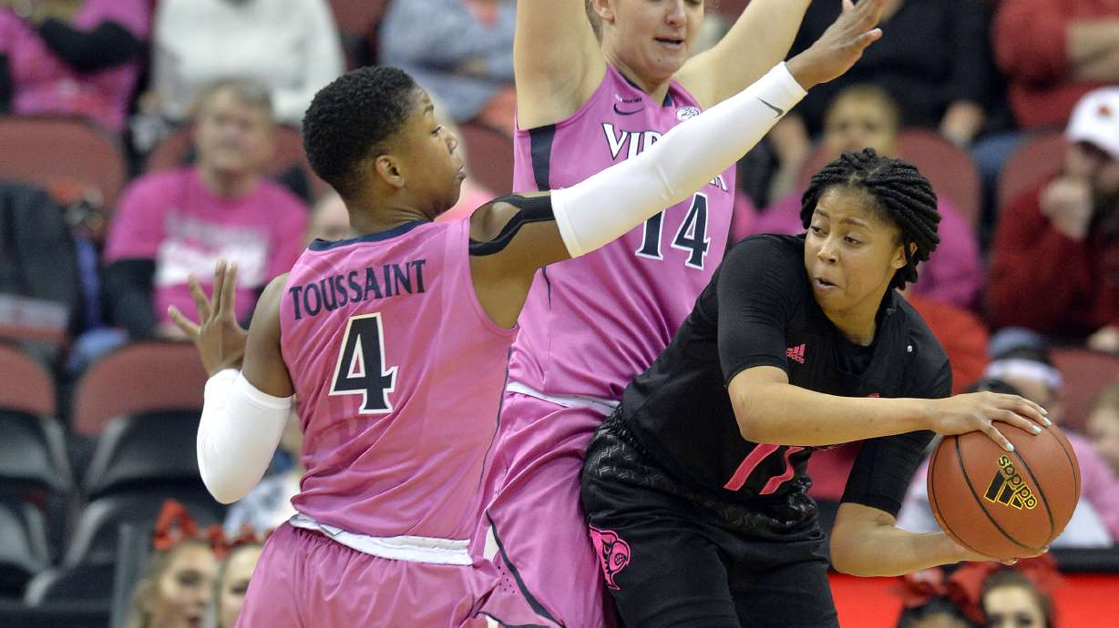 Defense propels No. 4 Louisville past Virginia 51-39