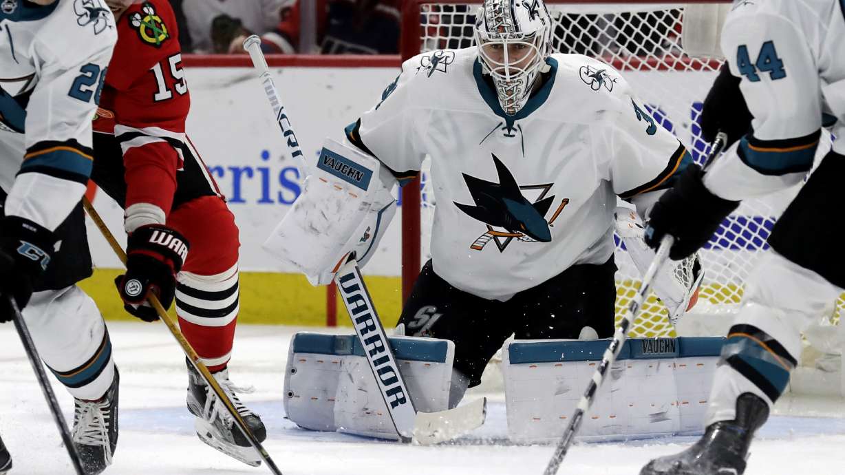 Berube makes 42 saves, Blackhawks beat Sharks 3-1