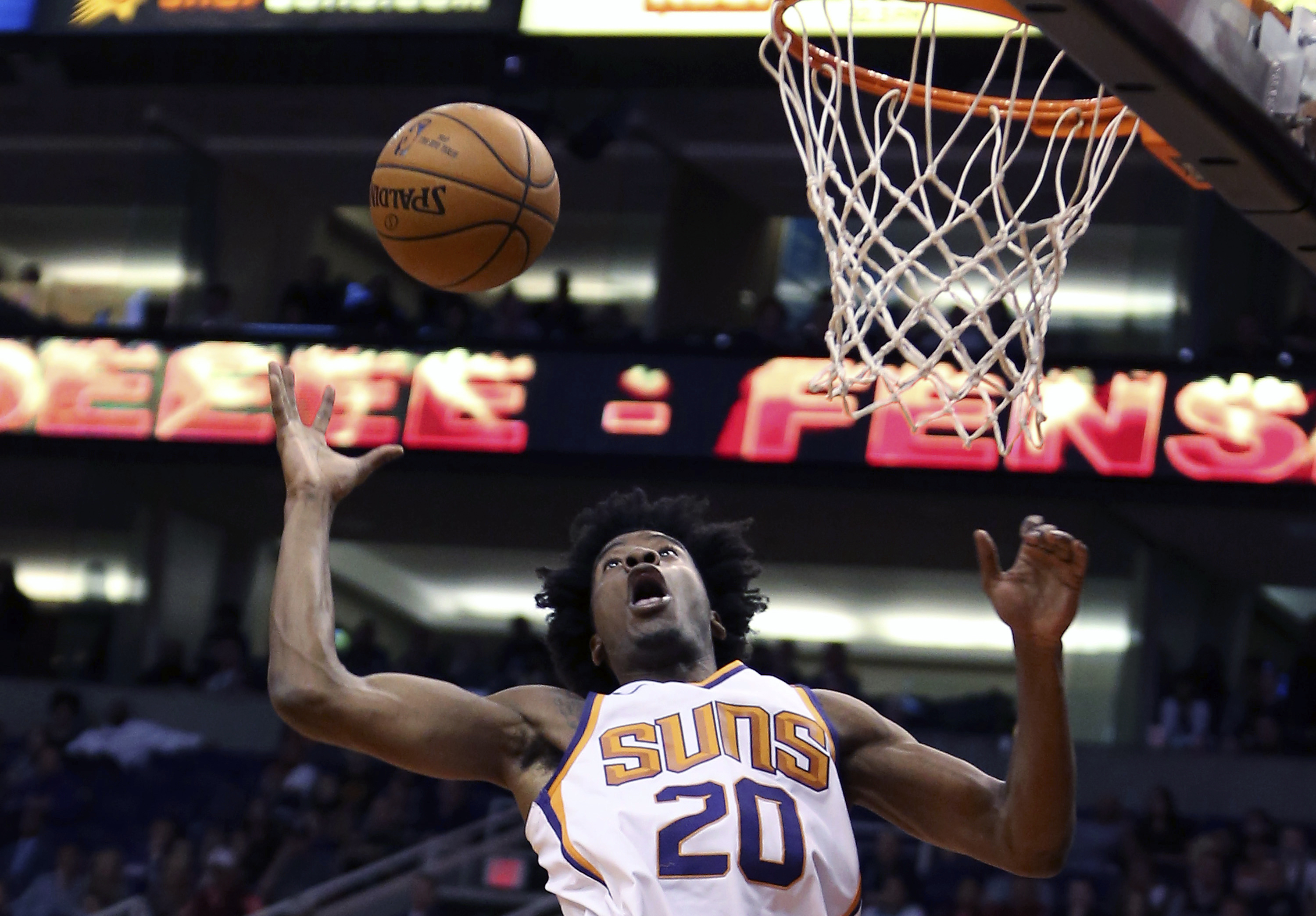 Williams, Clippers rout sinking Suns 128-117