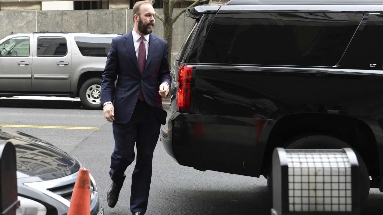 Ex-Trump aide pleads guilty, will cooperate in Russia probe