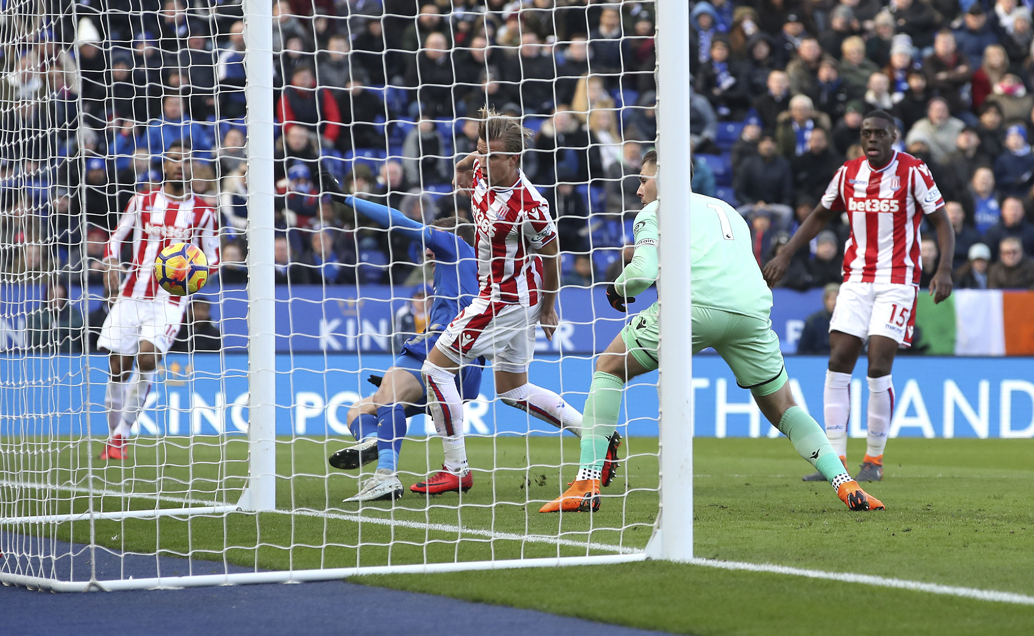 Butland error keeps Stoke in Premier League relegation zone