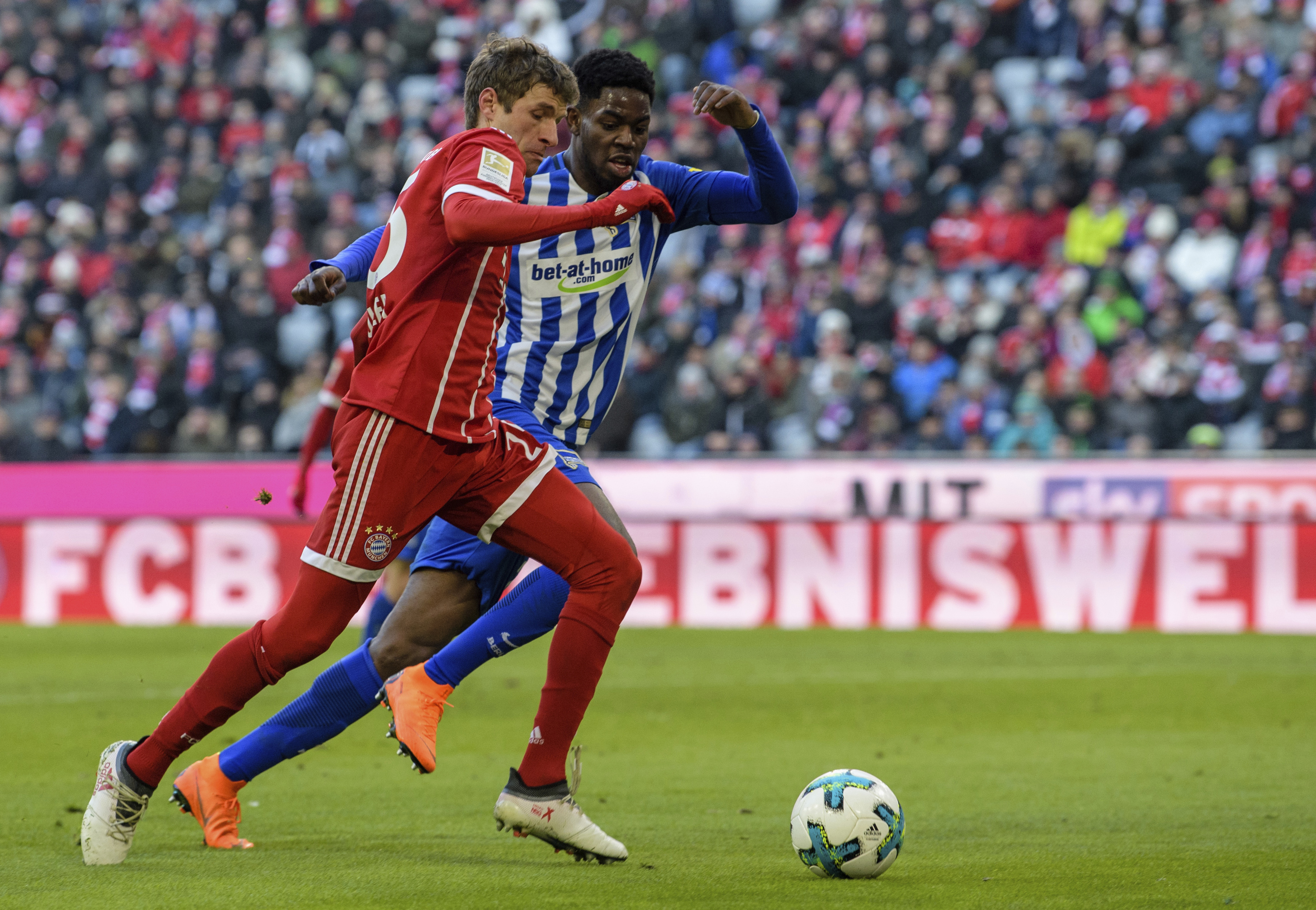 Hertha ends Bayern's winning run, Bremen beats Hamburg