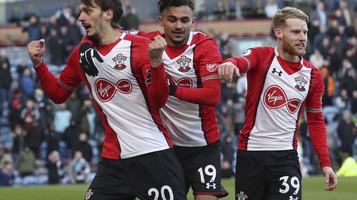 Ref controversy helps Southampton to draw at Burnley 1-1