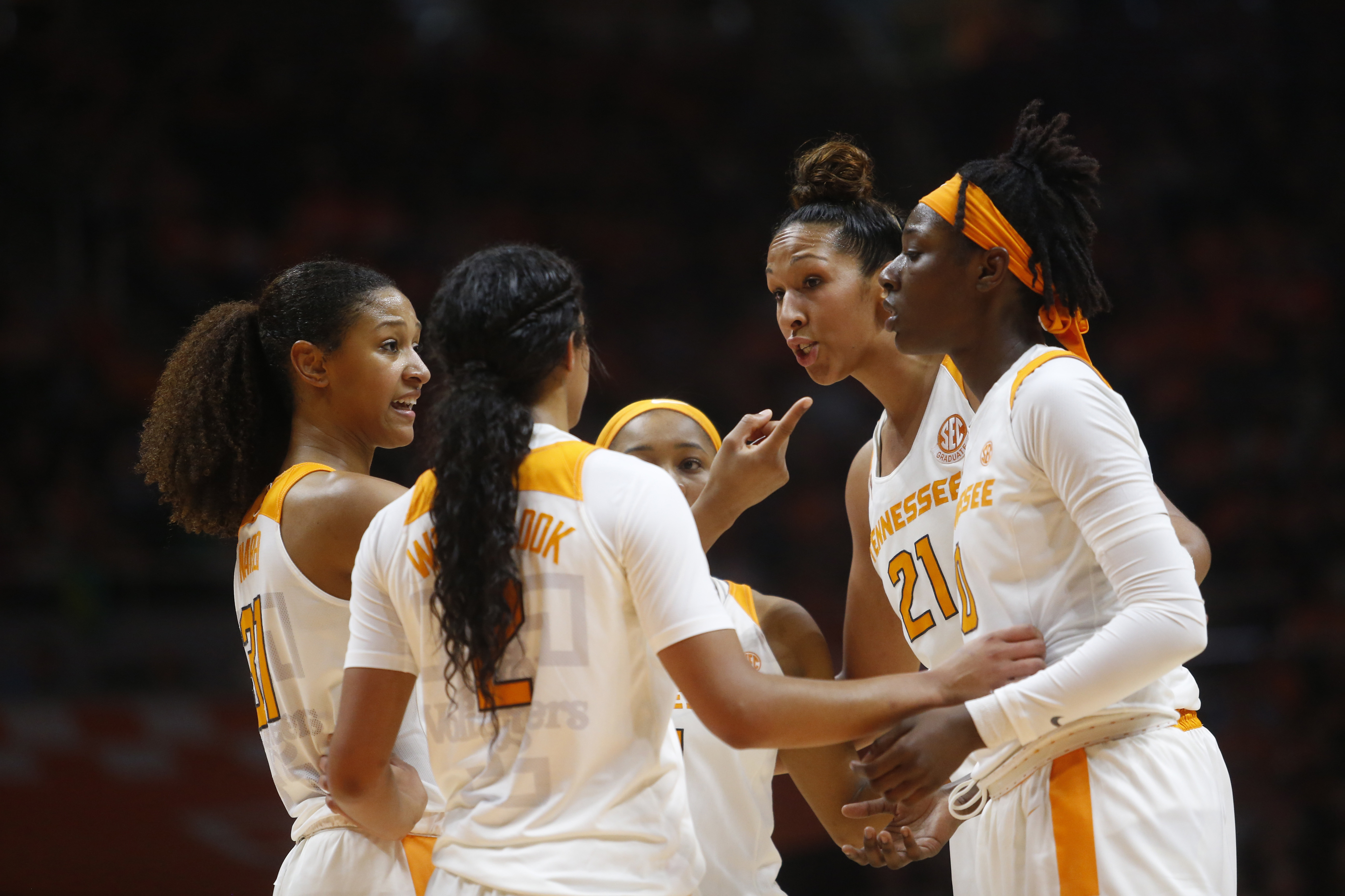 Lady Vols seniors Nared, Russell enjoy leading young roster