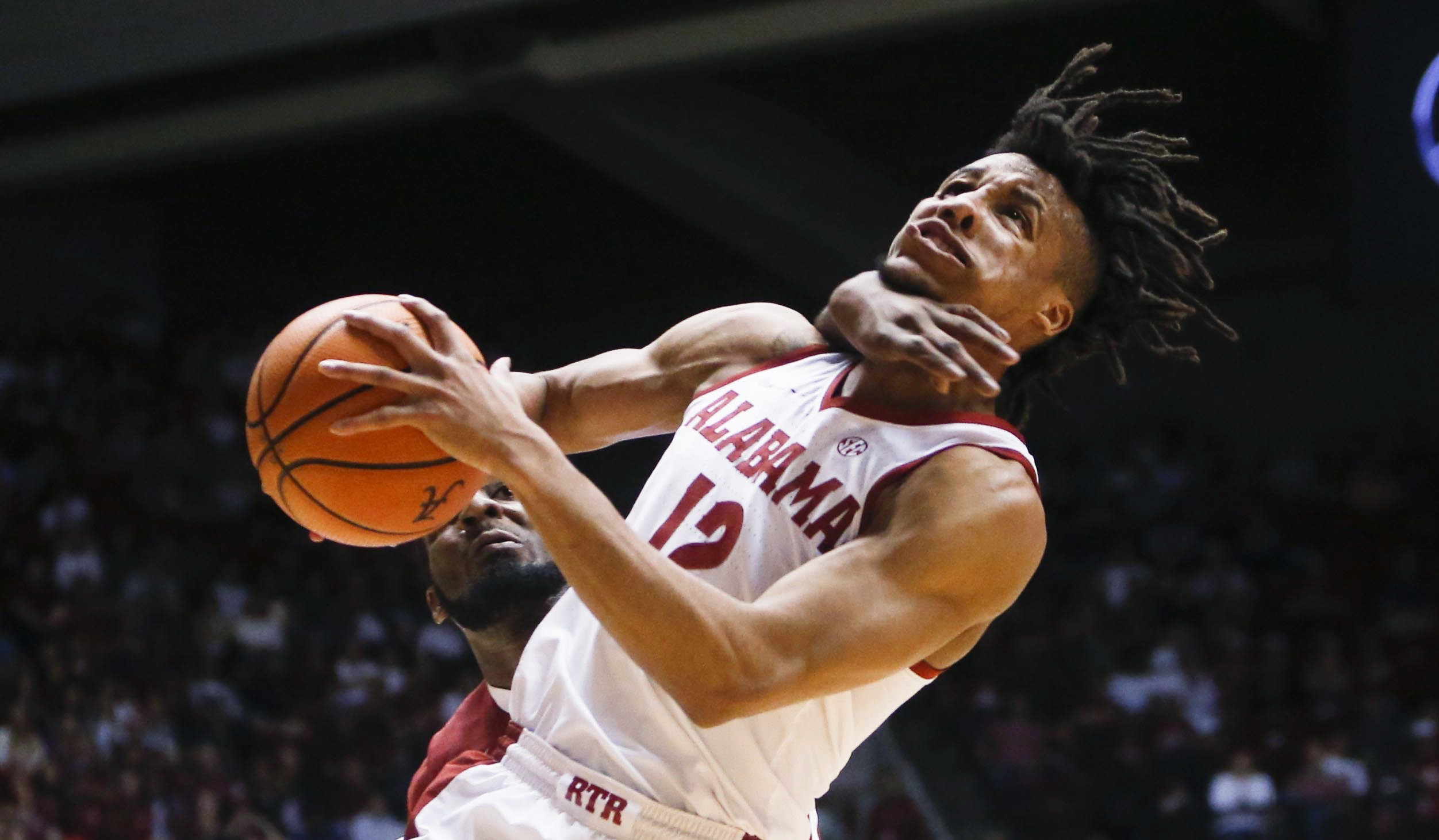 Macon, Arkansas hold off Alabama comeback try 76-73